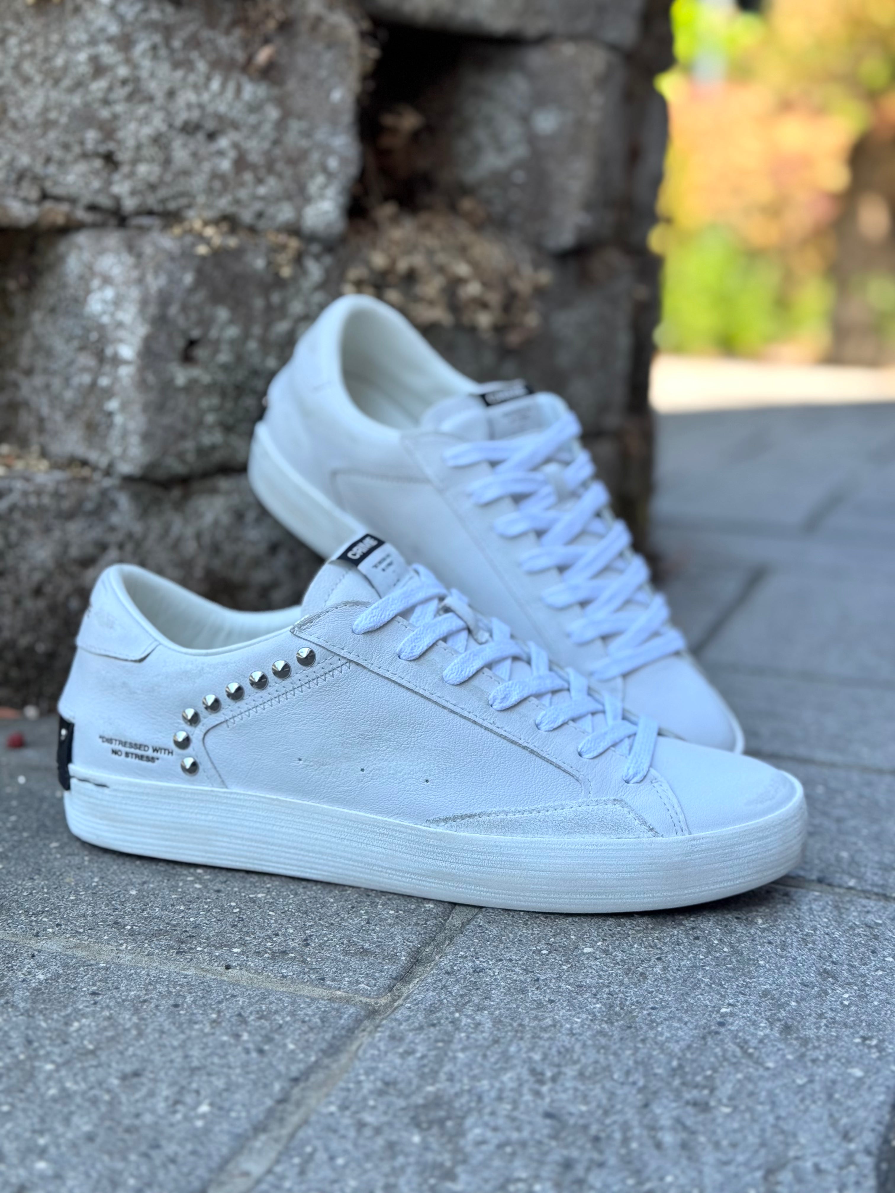 Crime London DISTRESSED sneakers in pelle con borchie laterali e spazzolature vintage