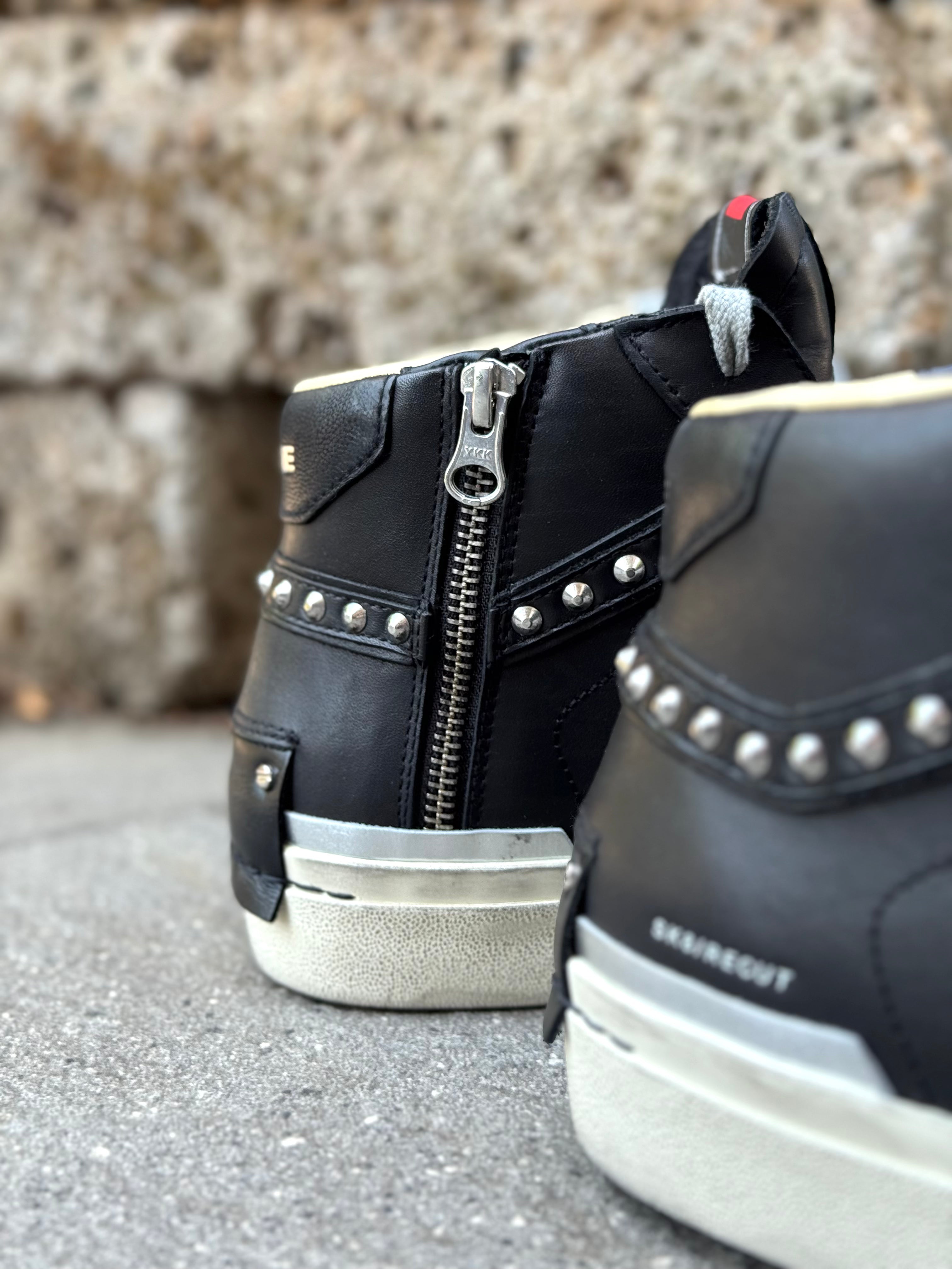 Crime London RECUT HIGH sneakers in pelle con borchie colore nero