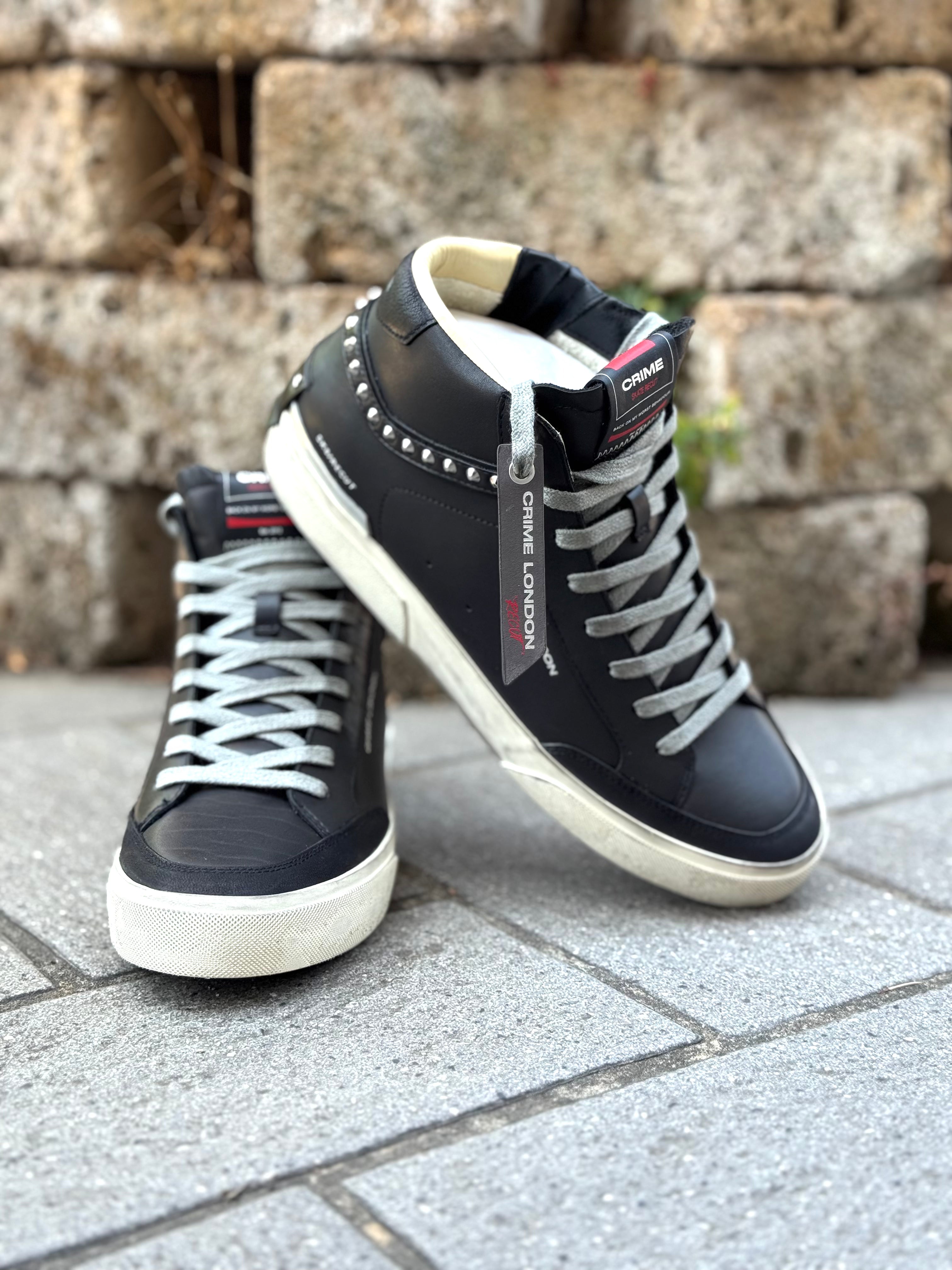 Crime London RECUT HIGH sneakers in pelle con borchie colore nero