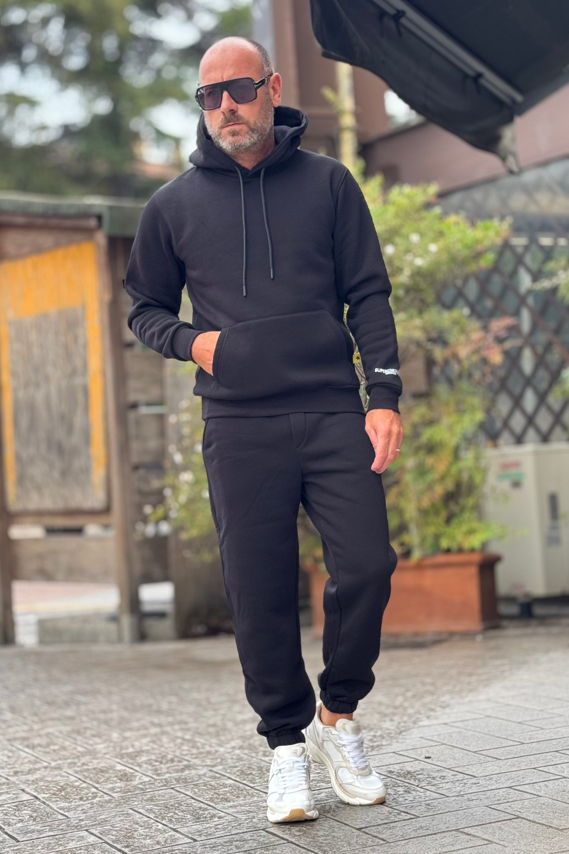 SUPERCULTURE JOY-Z TUTA FELPATA CON TASCA MARSUPIO E CAPPUCCIO COLORE NERO