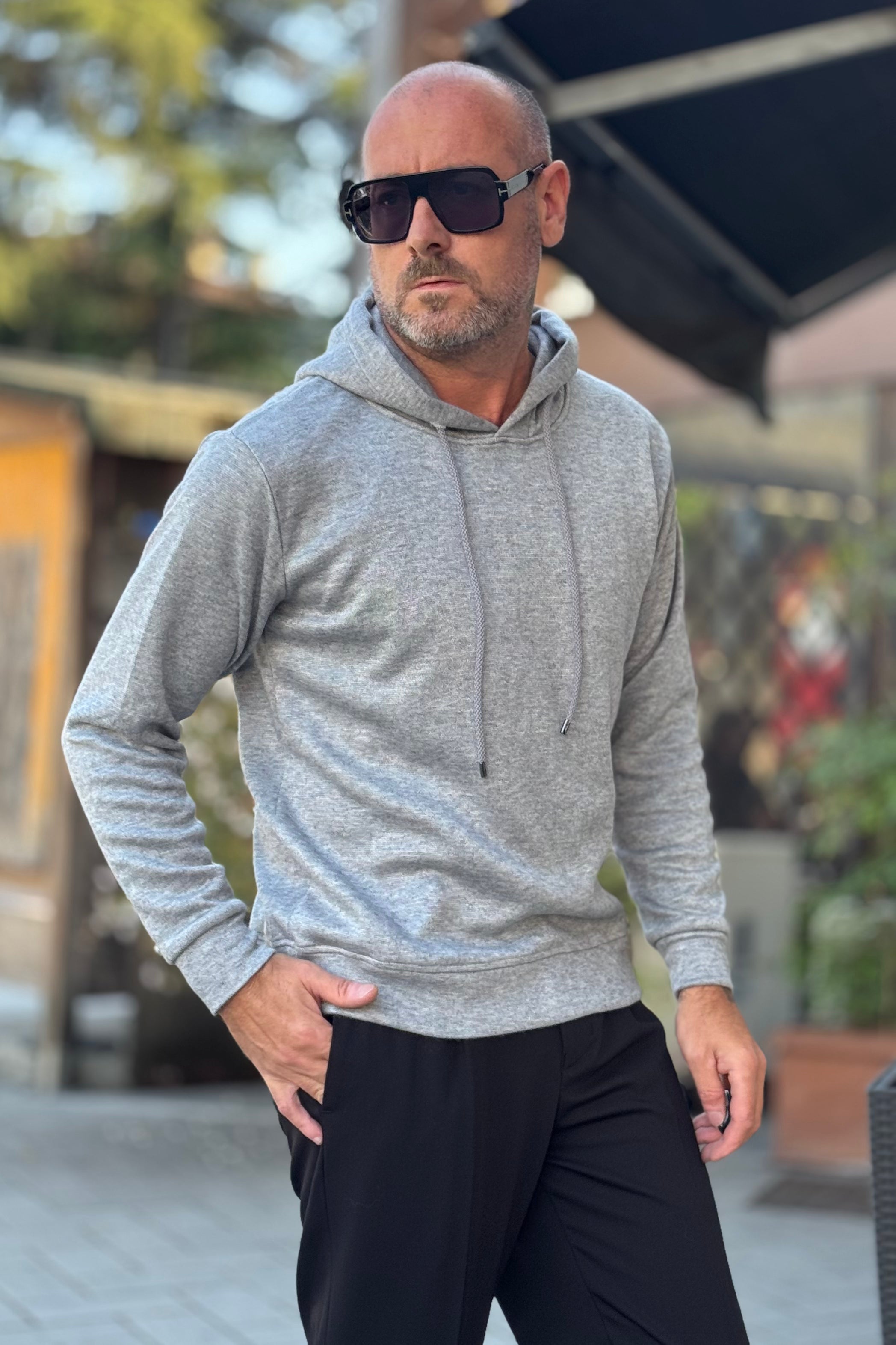 BICOLORE FELPA IN MAGLIA CON CAPPUCCIO DISPONIBILE IN 2 COLORI