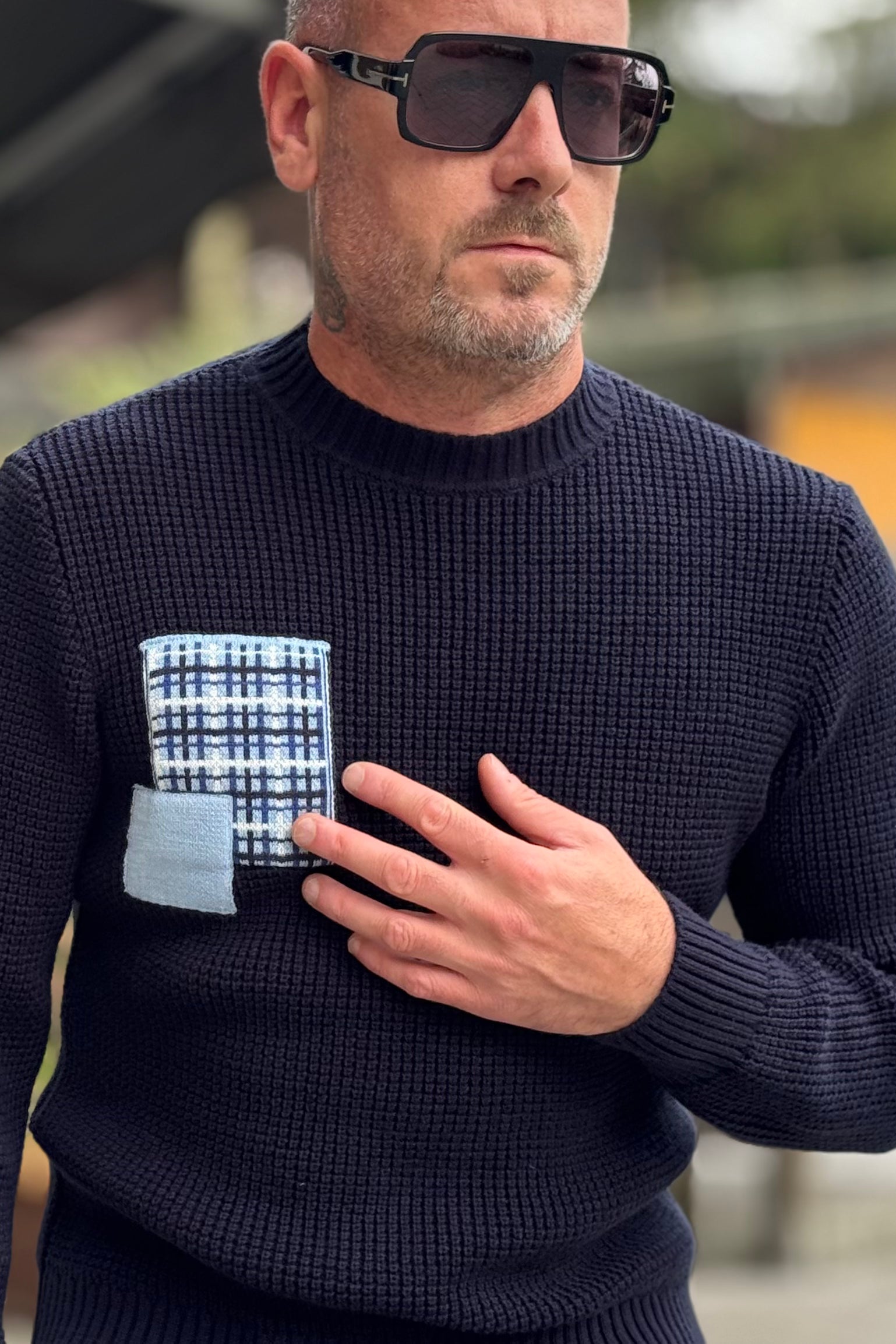 TELAMIRA MAGLIA GIROCOLLO CON PATCH DISPONIBILE IN 2 COLORI