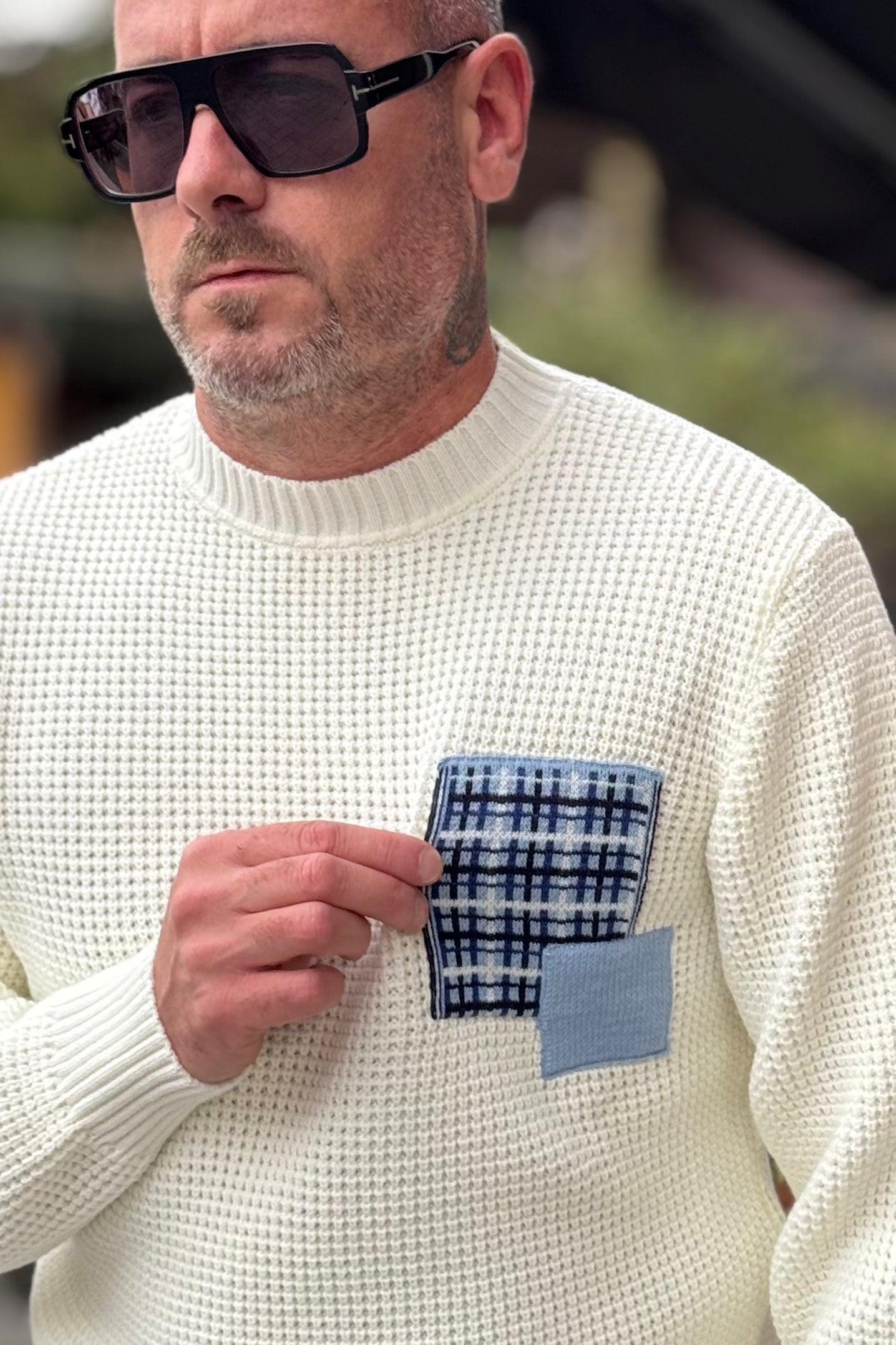 TELAMIRA MAGLIA GIROCOLLO CON PATCH DISPONIBILE IN 2 COLORI