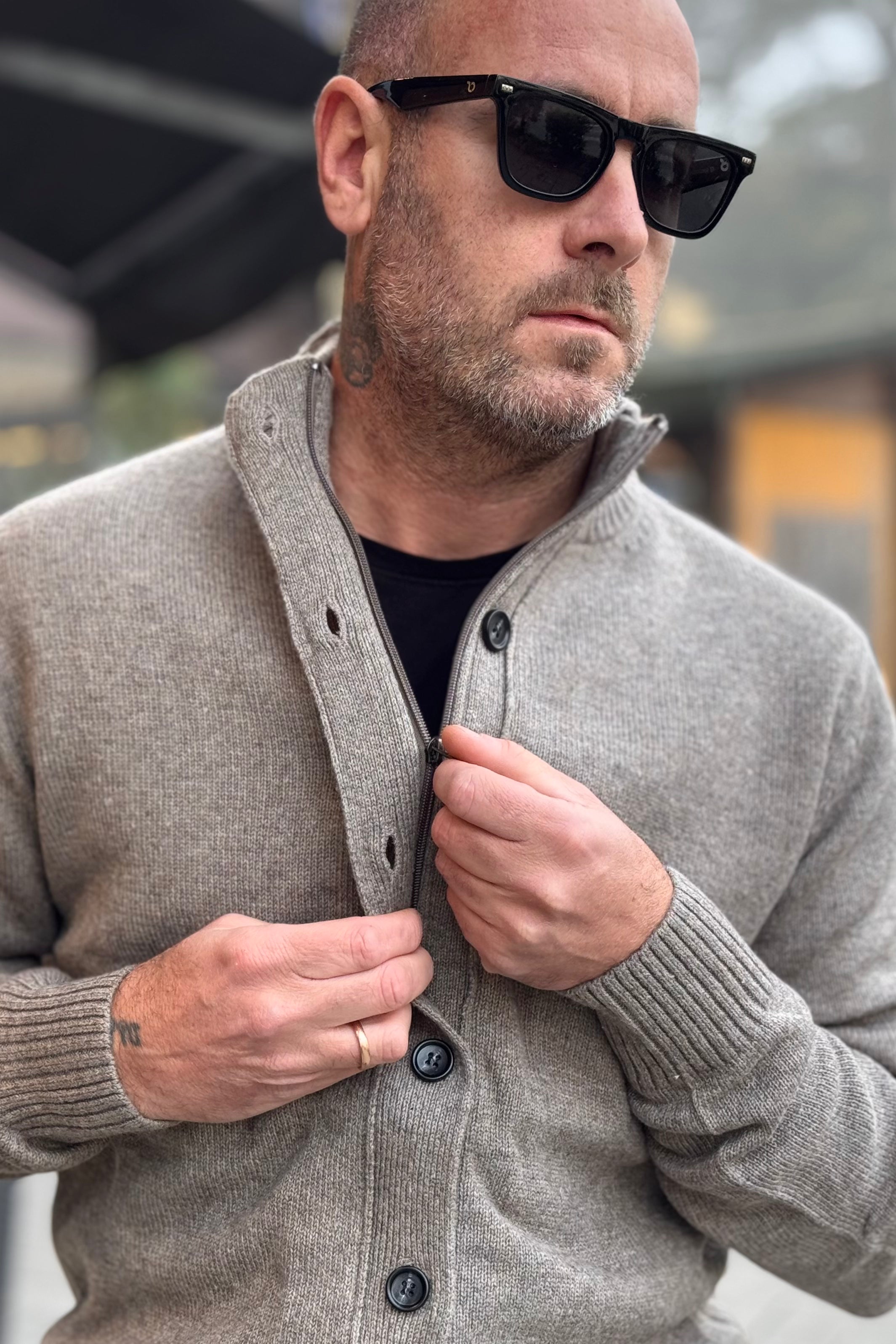 Telamira MV-016 Cardigan with button and zip closure, mud color