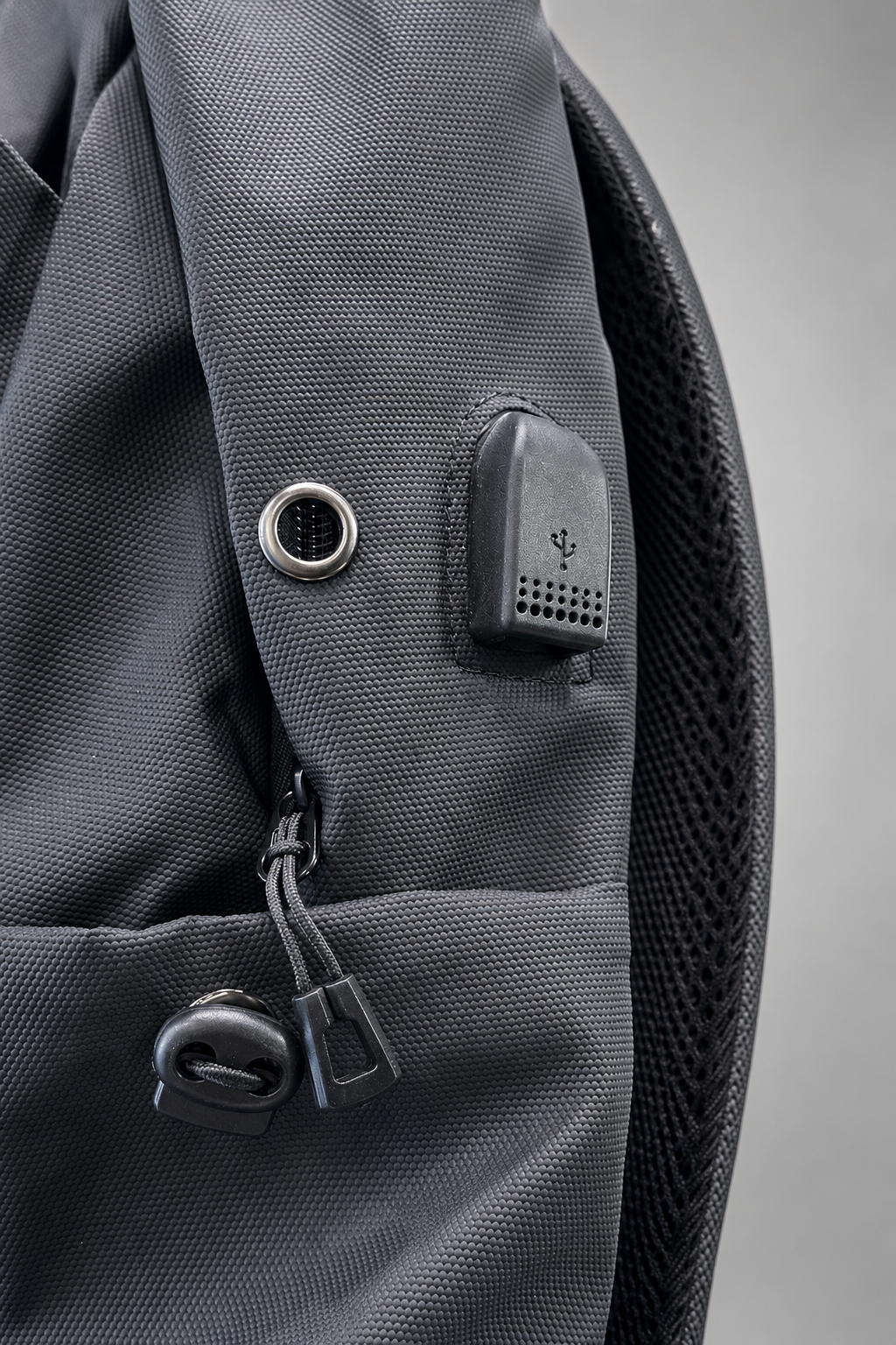 WHY NOT BRAND ZAINO MULTITASKING CON PRESA USB INCORPORATA - NERO
