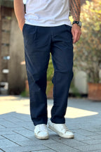 EN AVANCE PANTALONE CON PINCES IN VITA