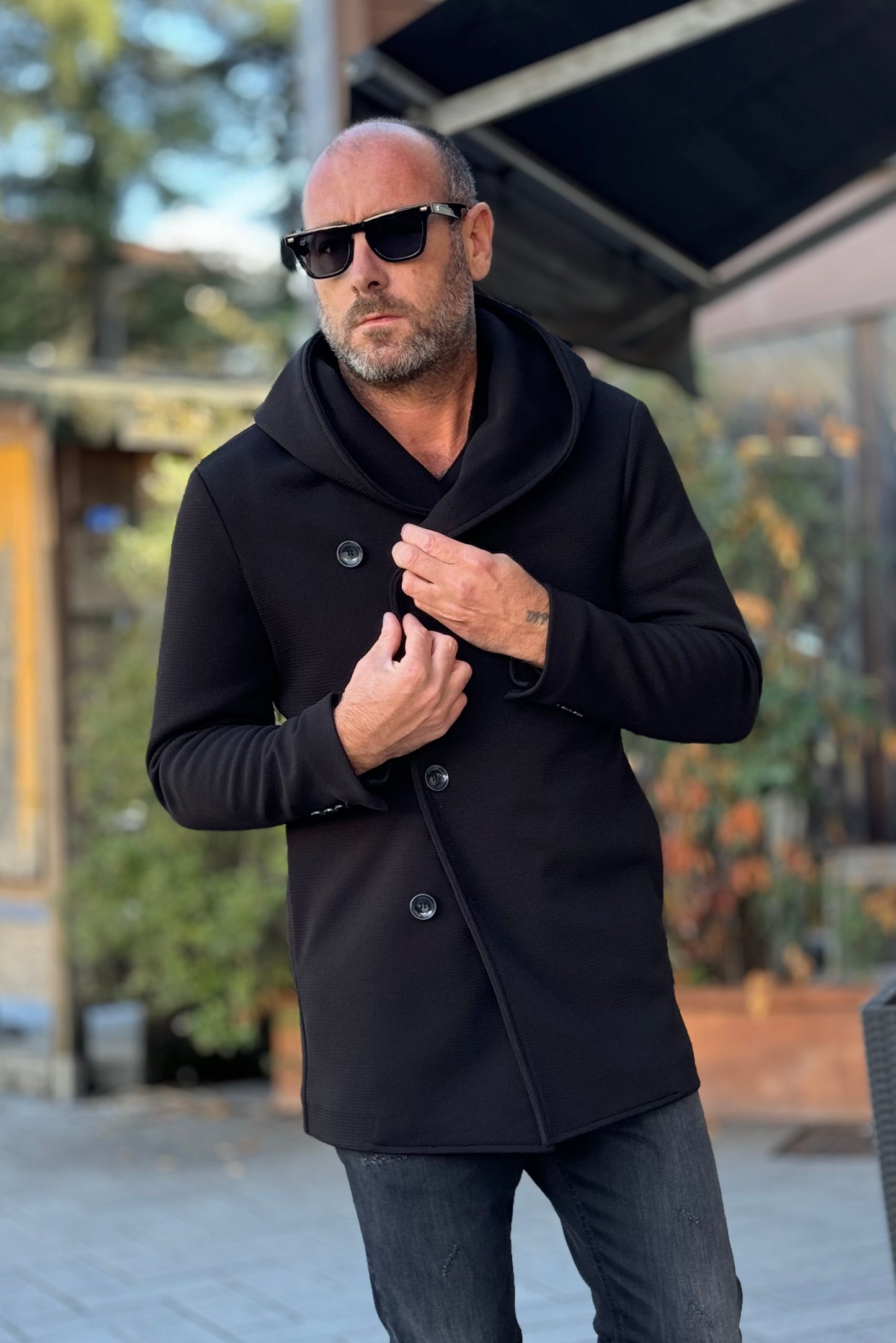 En Avance GT231 Hooded coat with off-center fastening in black coupled fabric