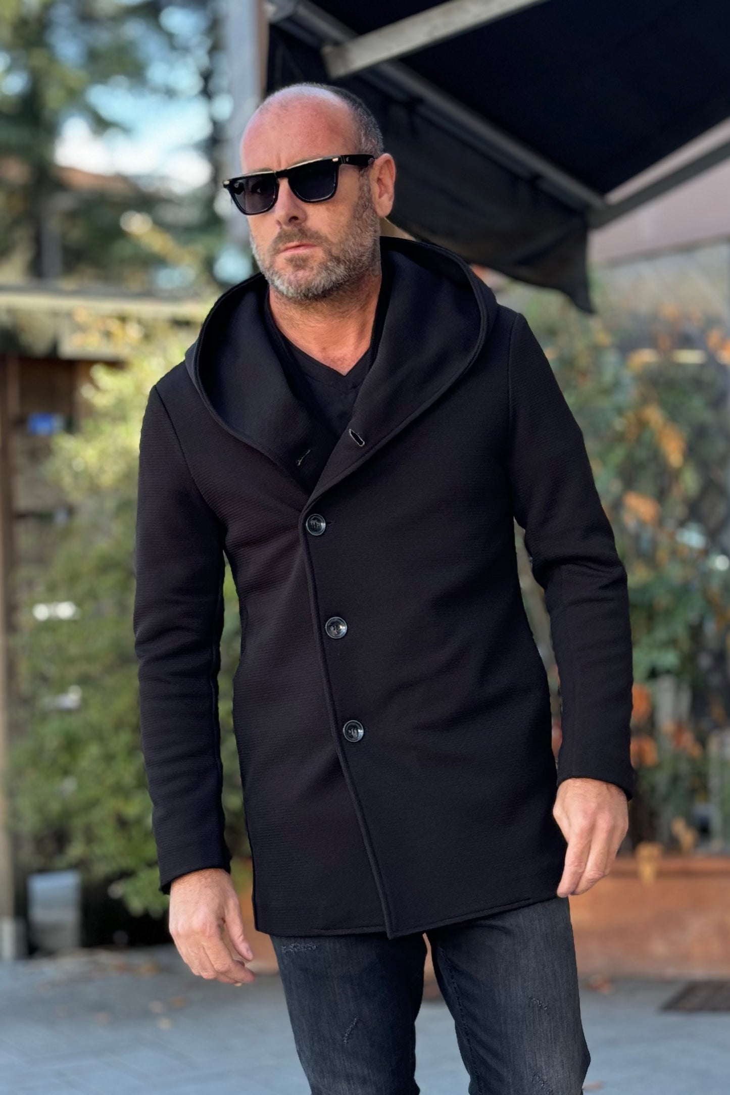 En Avance GT231 Hooded coat with off-center fastening in black coupled fabric