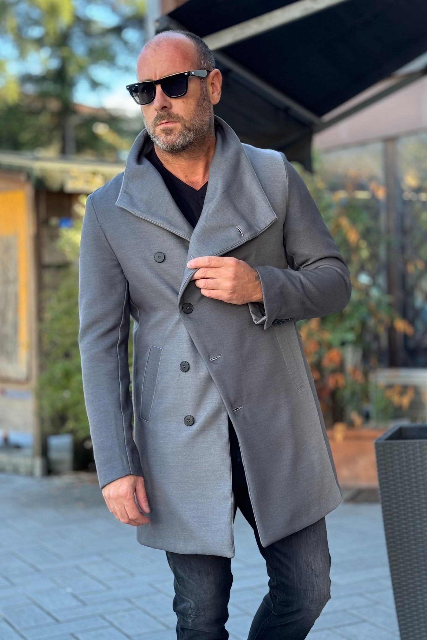 En Avance GT30 Coat with asymmetric closure in shaded fabric in grey