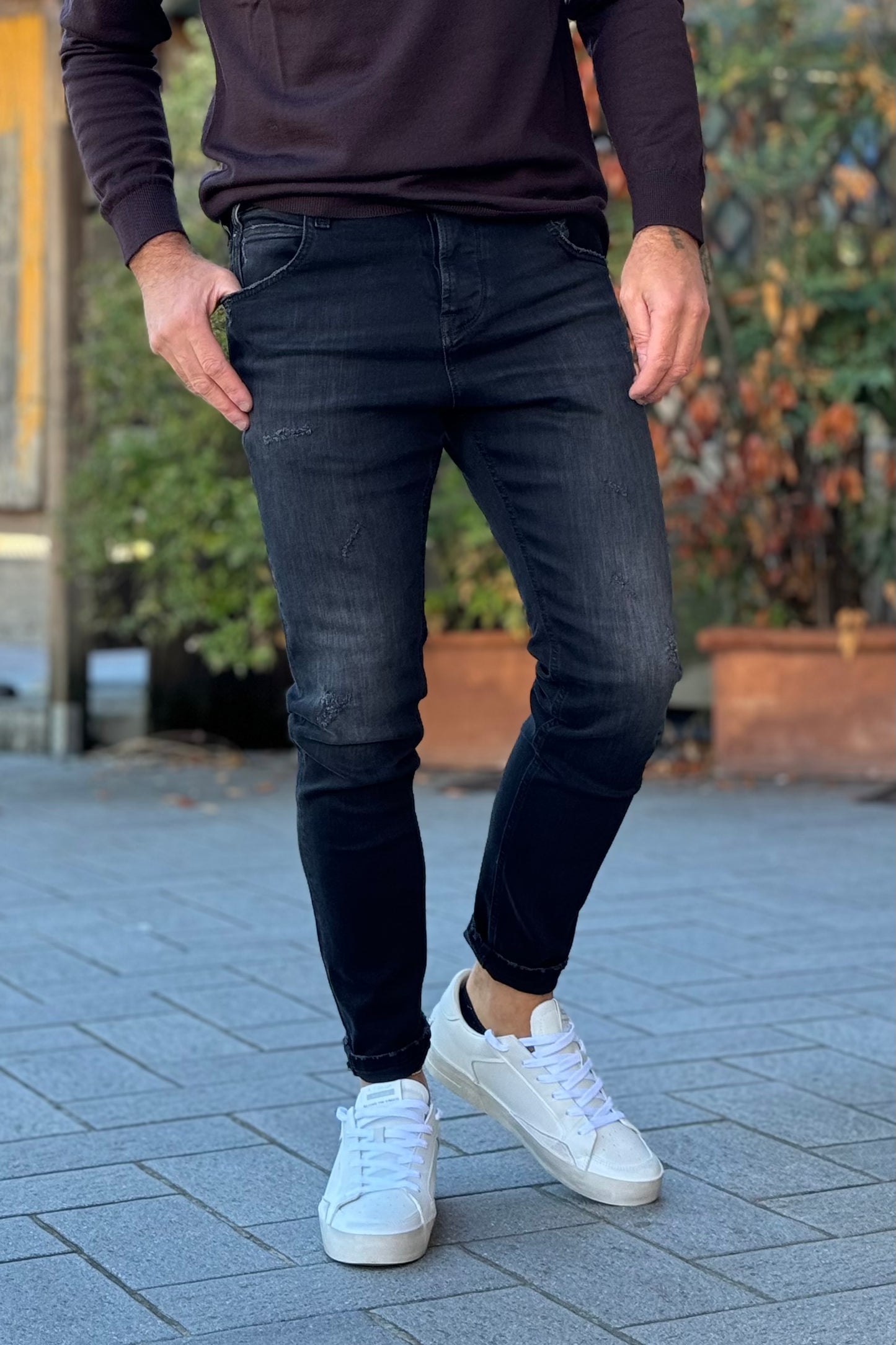 Staff ROGER five-pocket jeans in black with abrasions