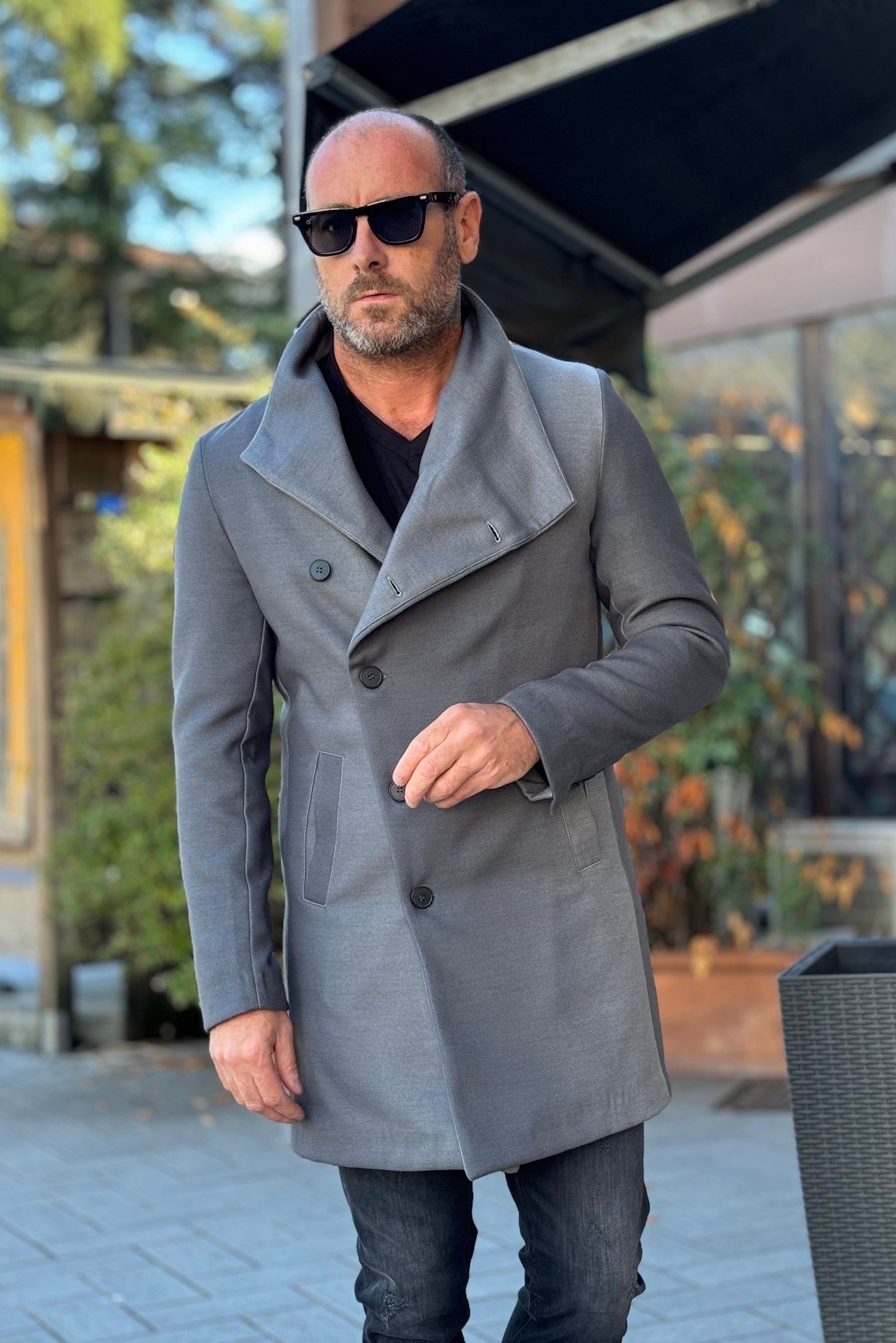 En Avance GT30 Coat with asymmetric closure in shaded fabric in grey