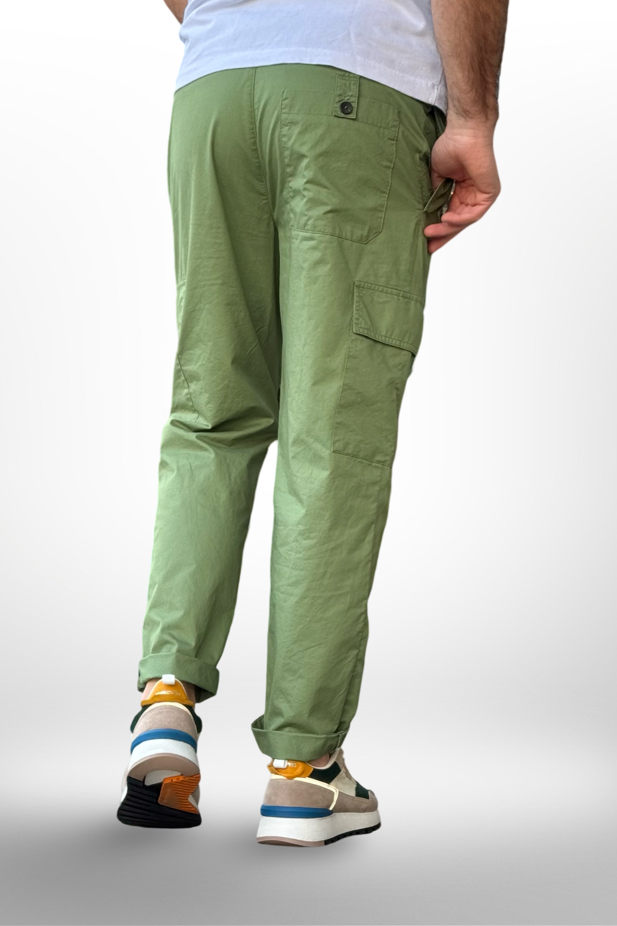 Bicolore 2569Y Pantalone tasconato con chiusura moschettone colore verde