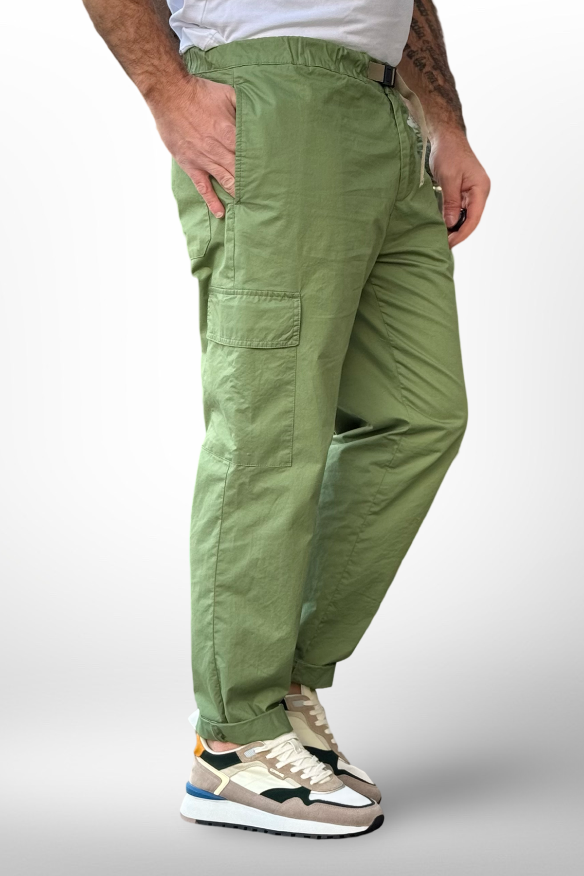 Bicolore 2569Y Pantalone tasconato con chiusura moschettone colore verde