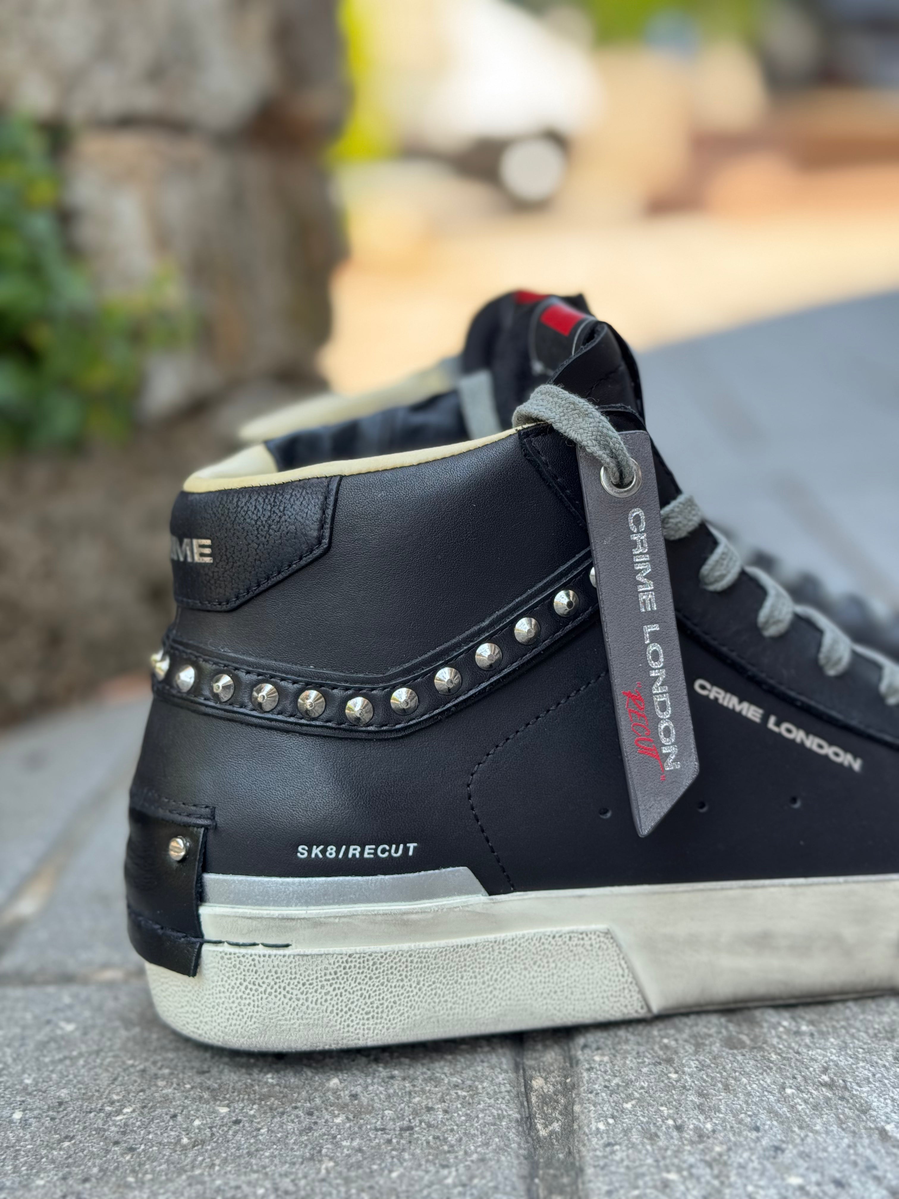 Crime London RECUT HIGH sneakers in pelle con borchie colore nero