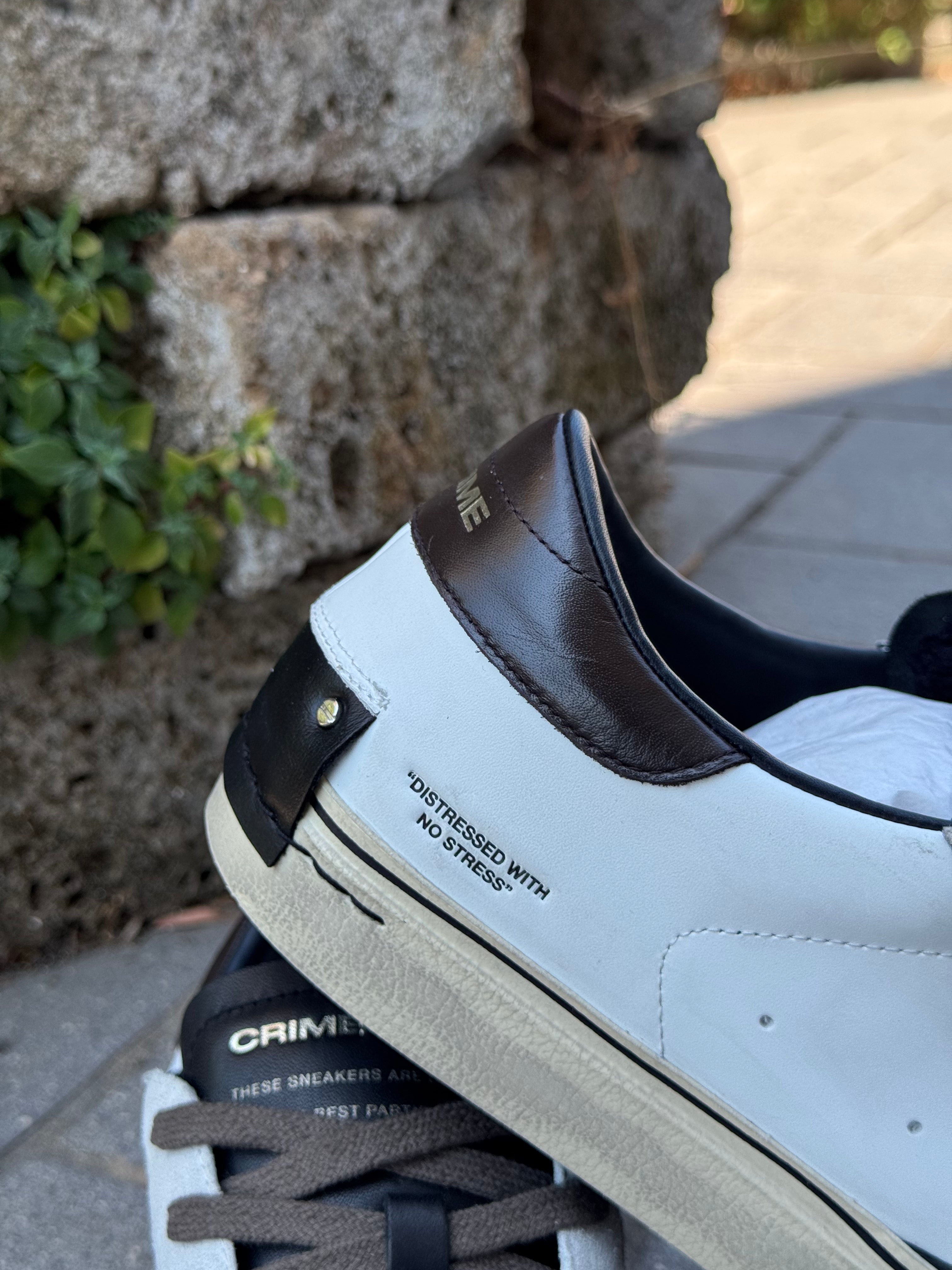 Crime London DISTRESSED 2.0 sneakers in pelle match 3 colori bianco nero e marrone