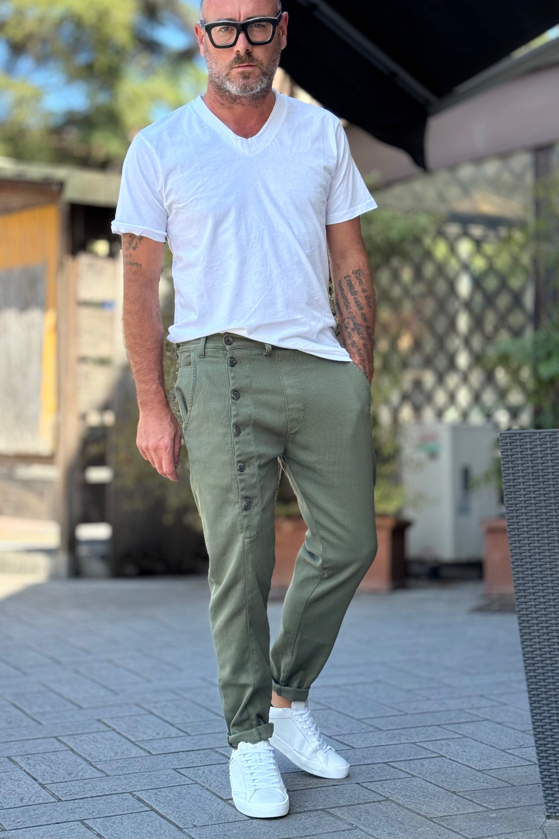 XAGON MAN A25032CR4072 PANTALONE ABBOTTONATO SULLA GAMBA DISPONIBILE IN 2 COLORI