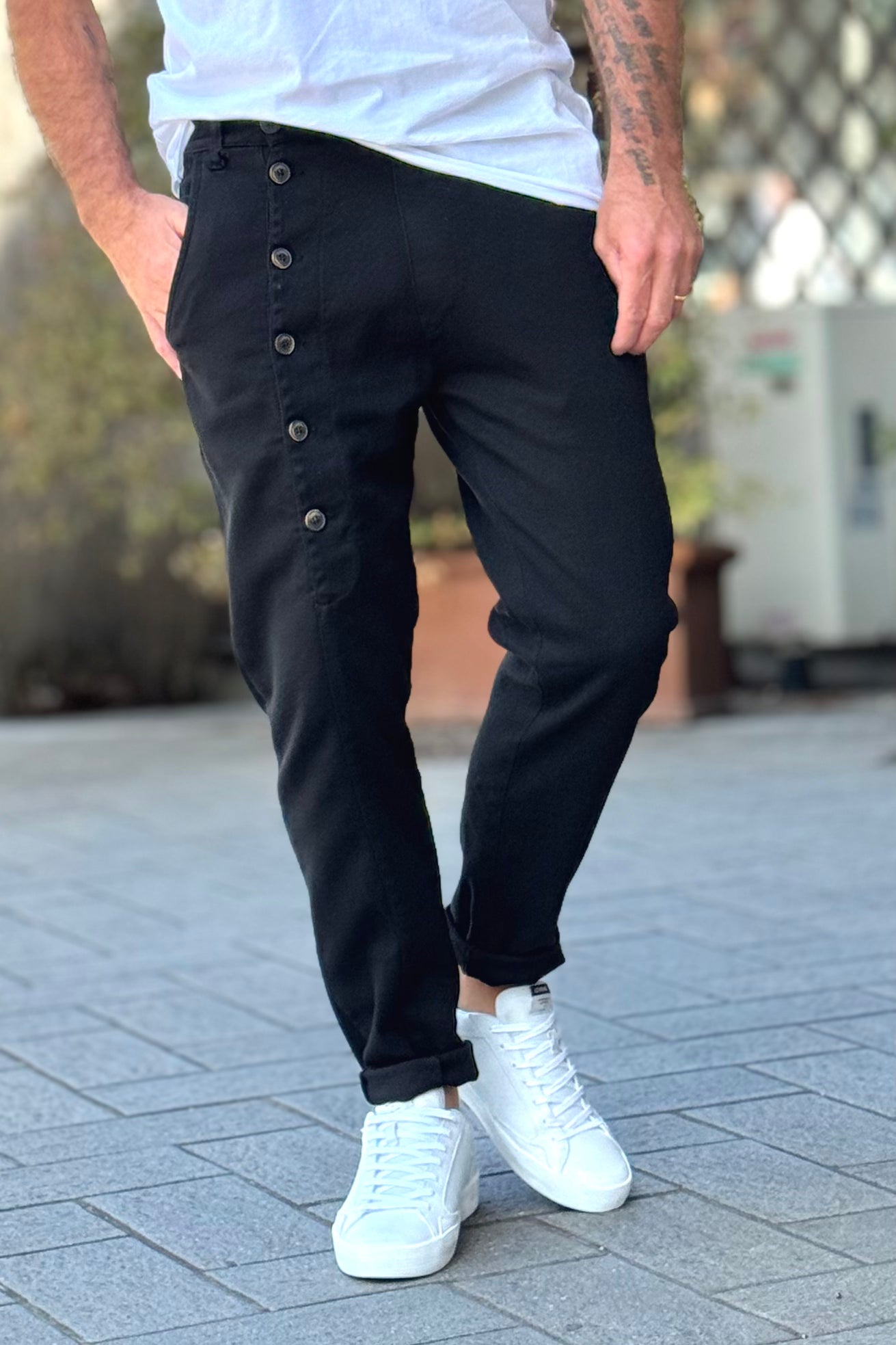 XAGON MAN A25032CR4072 PANTALONE ABBOTTONATO SULLA GAMBA DISPONIBILE IN 2 COLORI