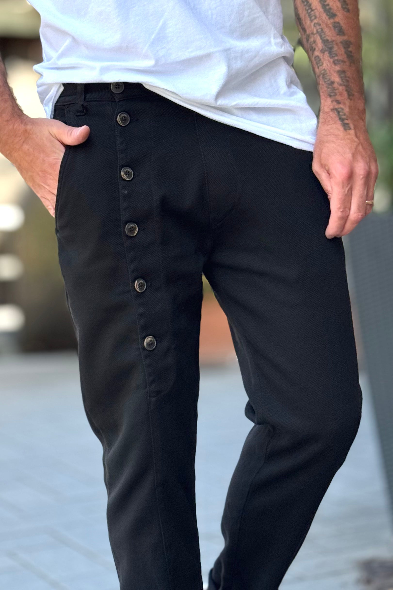 XAGON MAN A25032CR4072 PANTALONE ABBOTTONATO SULLA GAMBA DISPONIBILE IN 2 COLORI