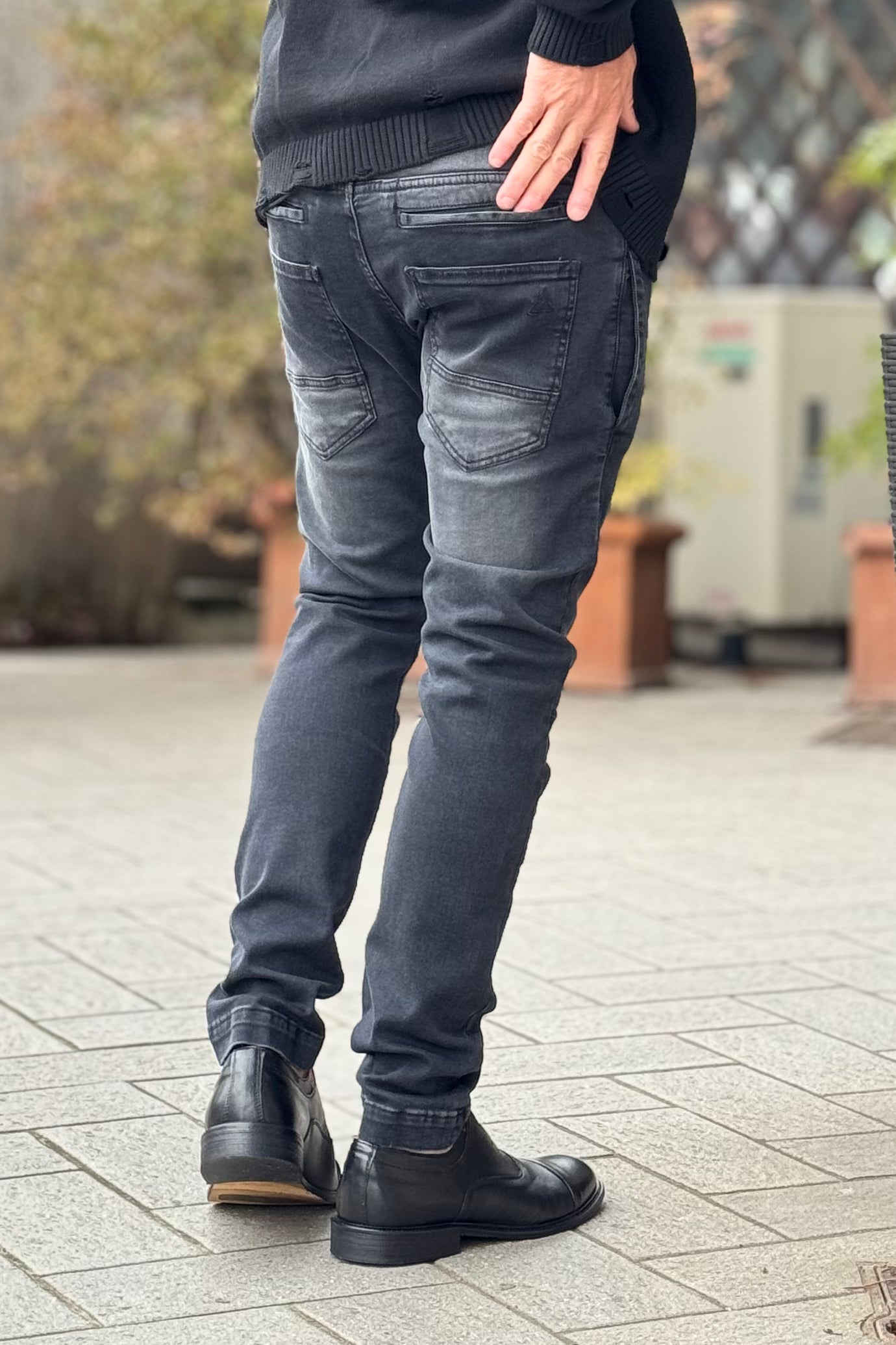 EN AVANCE STAR JEANS SLIM CON ROTTURE COLORE NERO