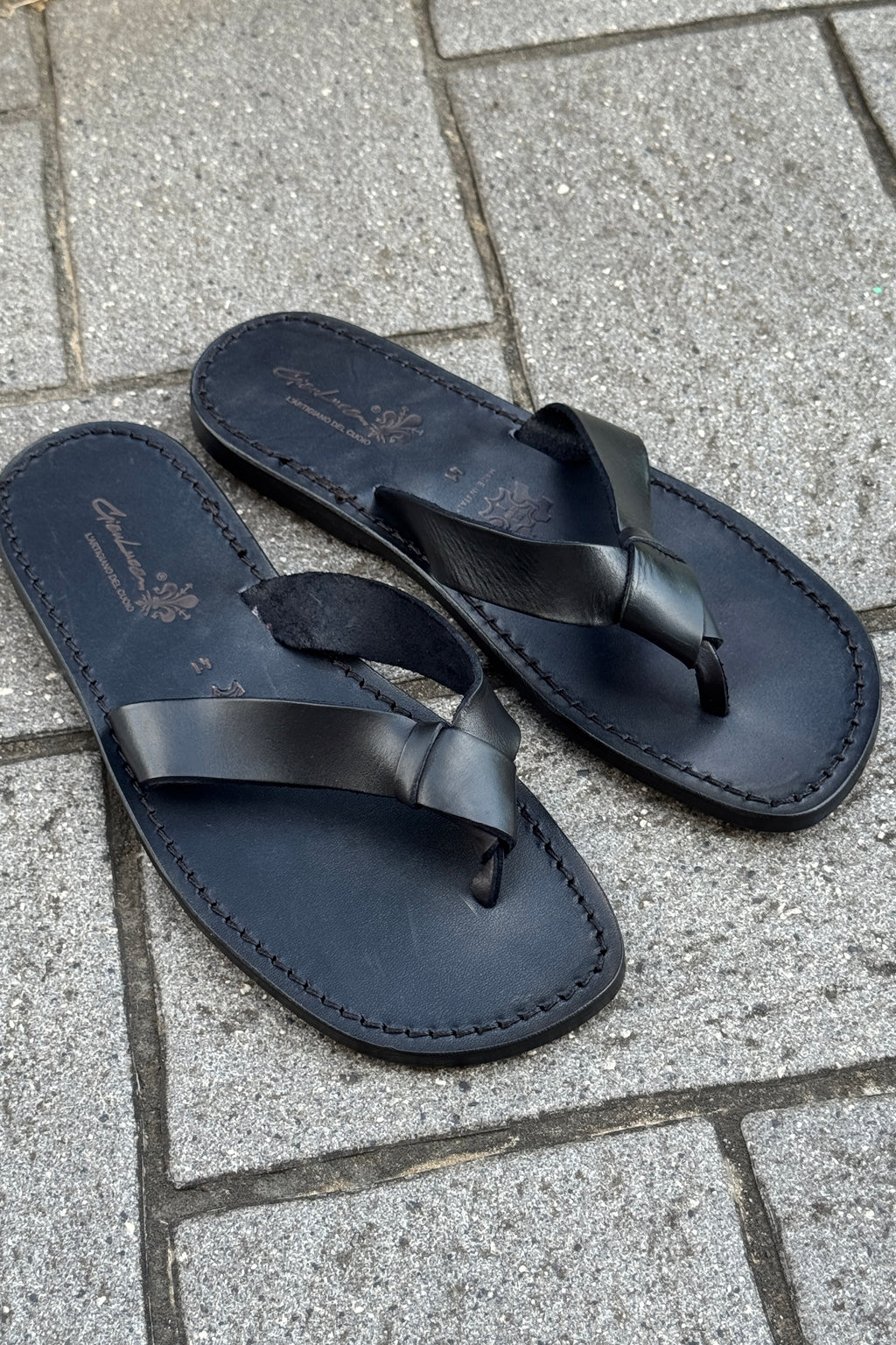 L'ARTIGIANO DEL CUOIO INFRADITO IN PELLE COLORE NERO