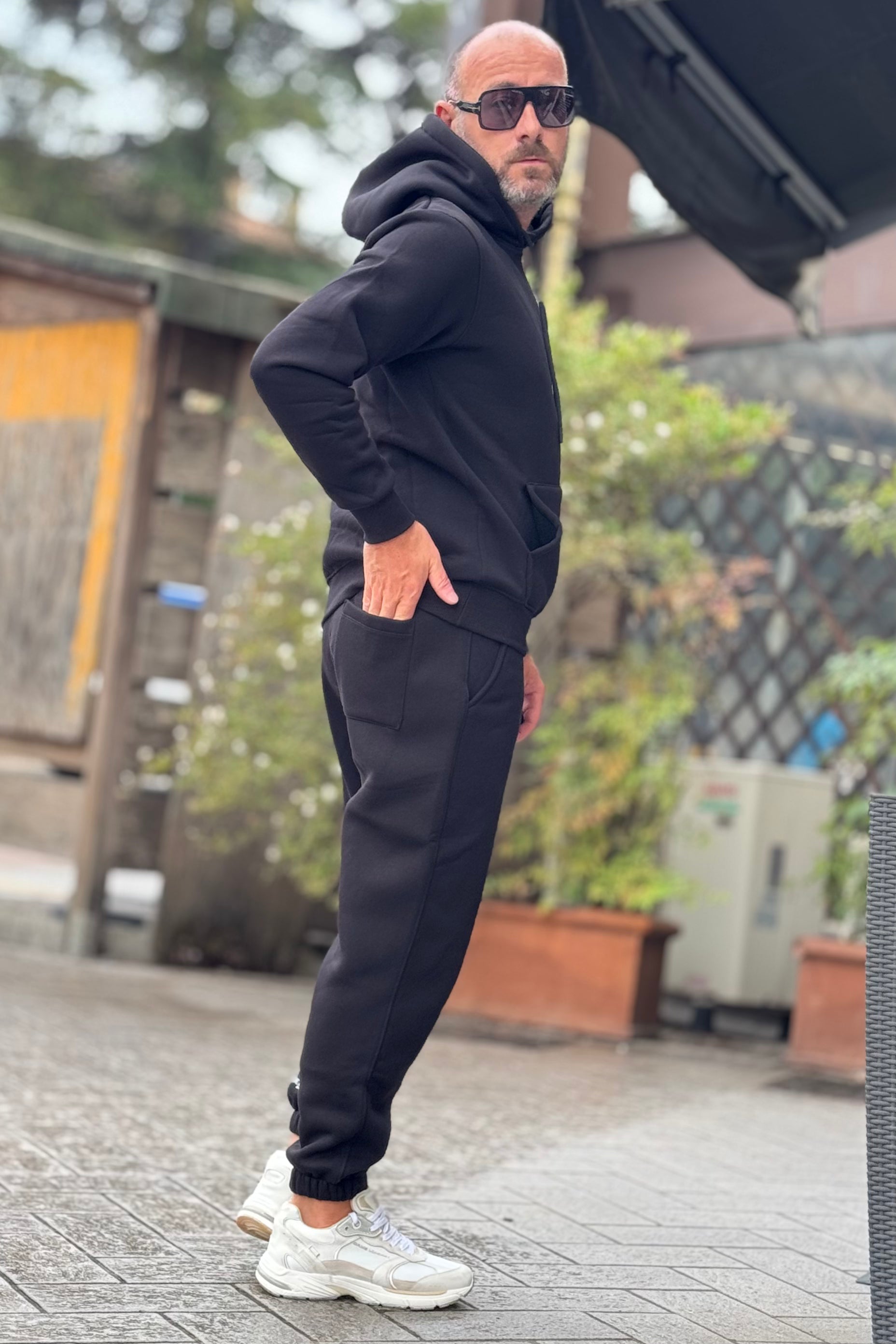 SUPERCULTURE JOY-Z TUTA FELPATA CON TASCA MARSUPIO E CAPPUCCIO COLORE NERO