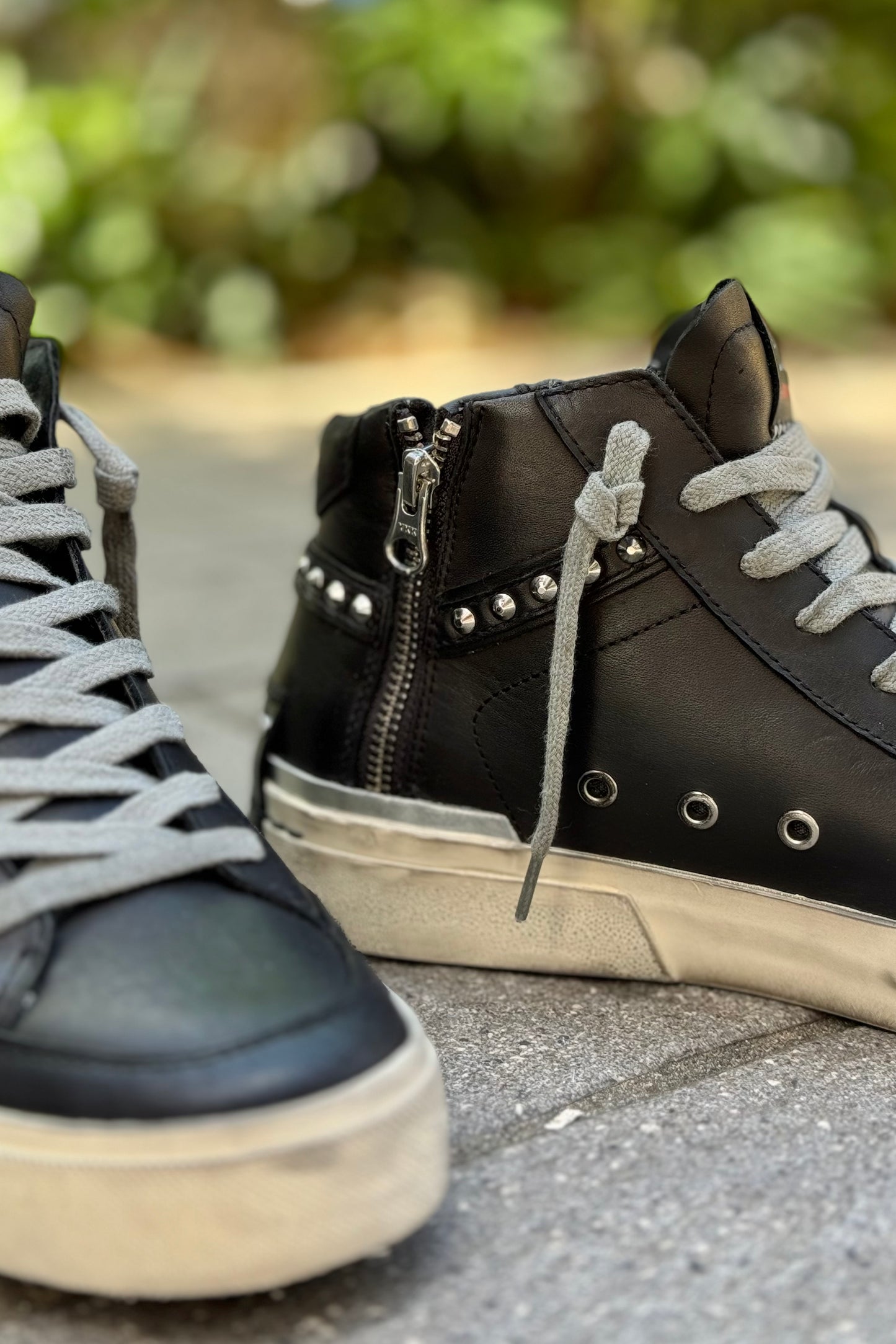 Crime London 15172AA7.20 high-top leather sneakers with studded design, black