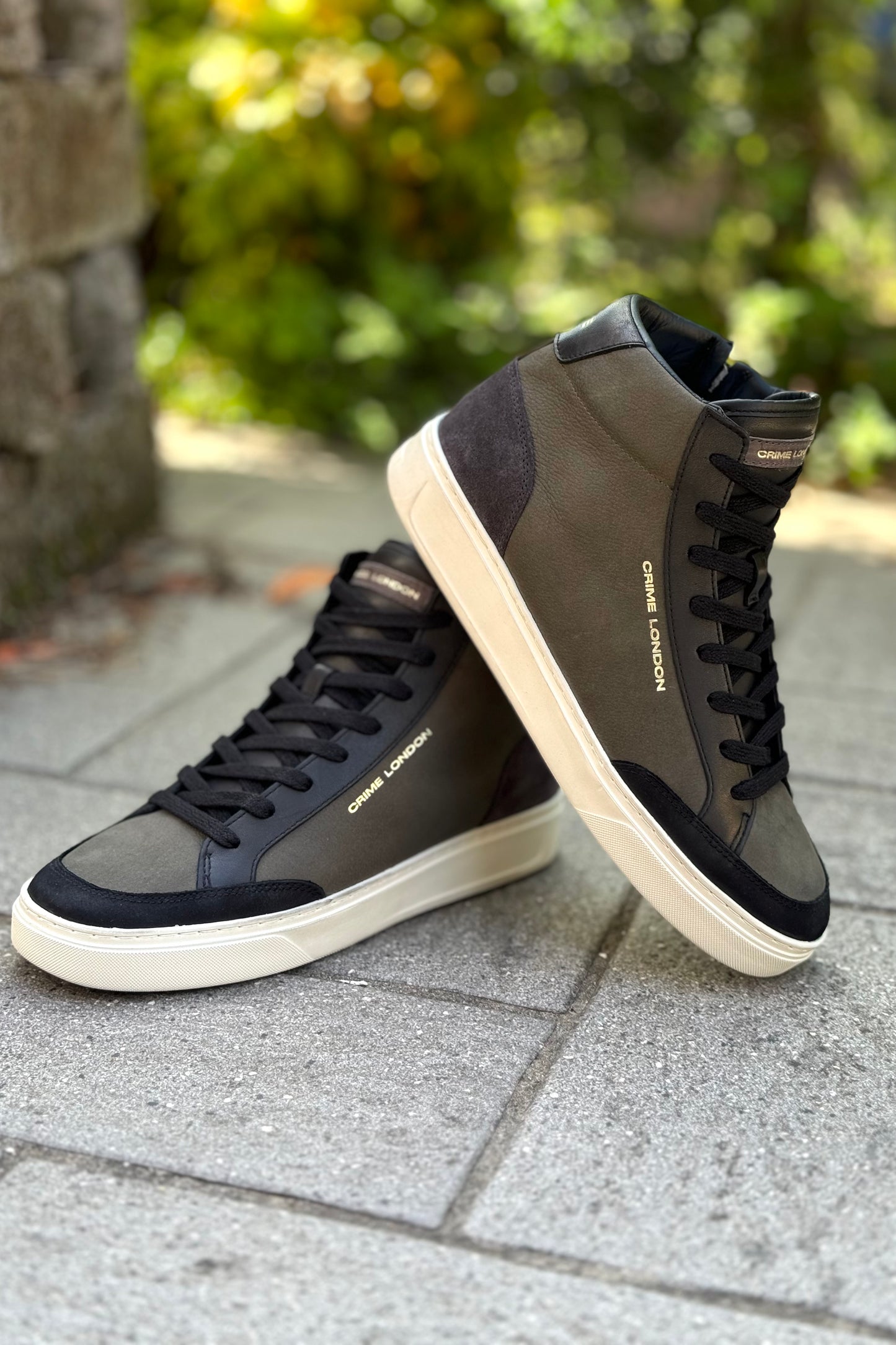 Crime London 15770AA7.83 high top sneakers with side zip in green and black