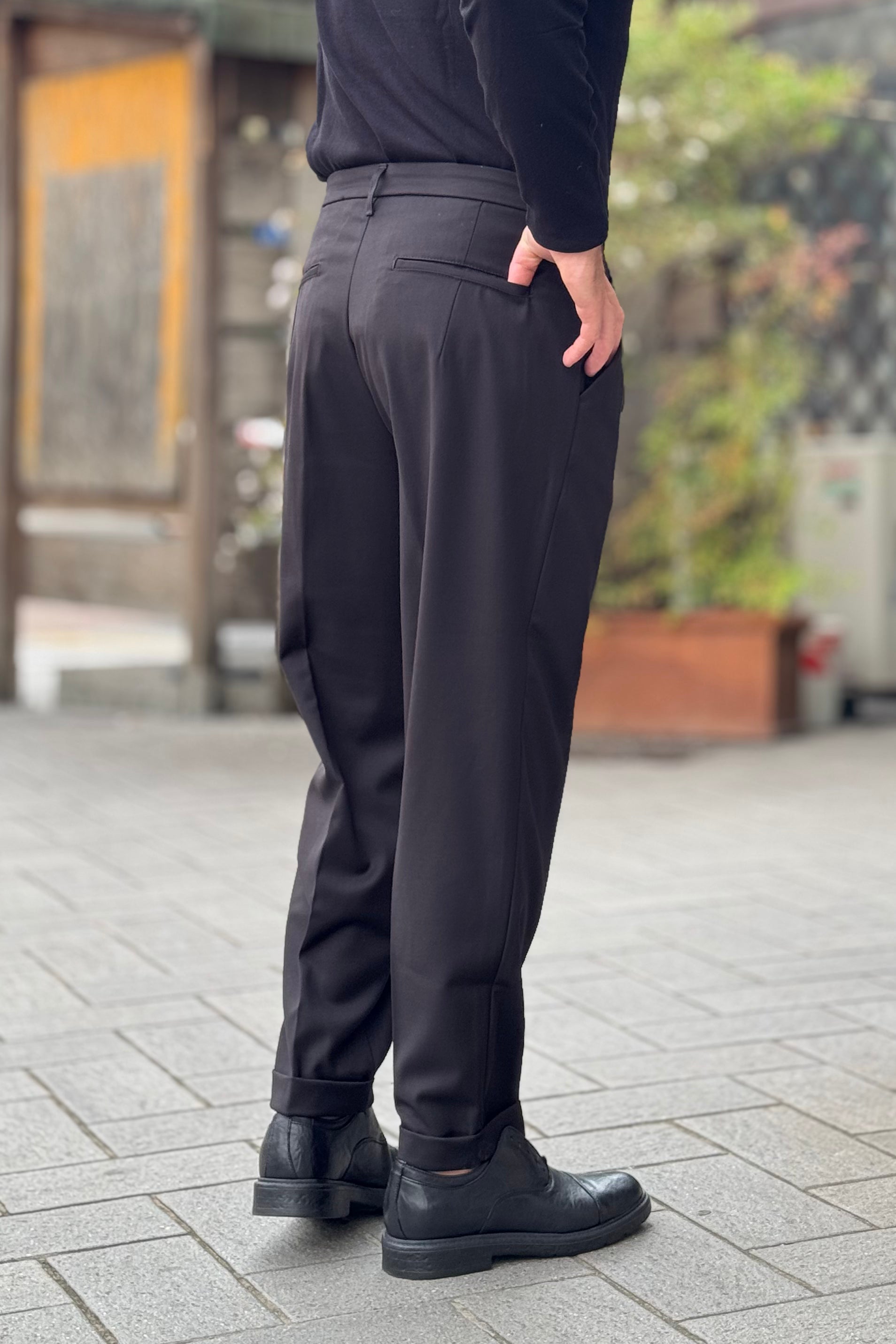 TELAMIRA PANTALONE LARGO CON PINCES DISPONIBILE IN 2 COLORI