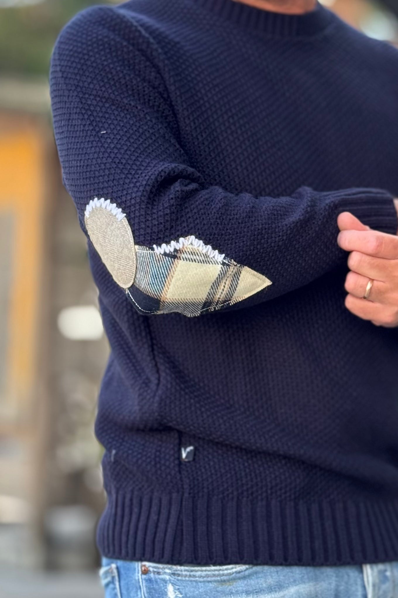 V2 Maglia girocollo trama punto riso disponibile in 3 colori