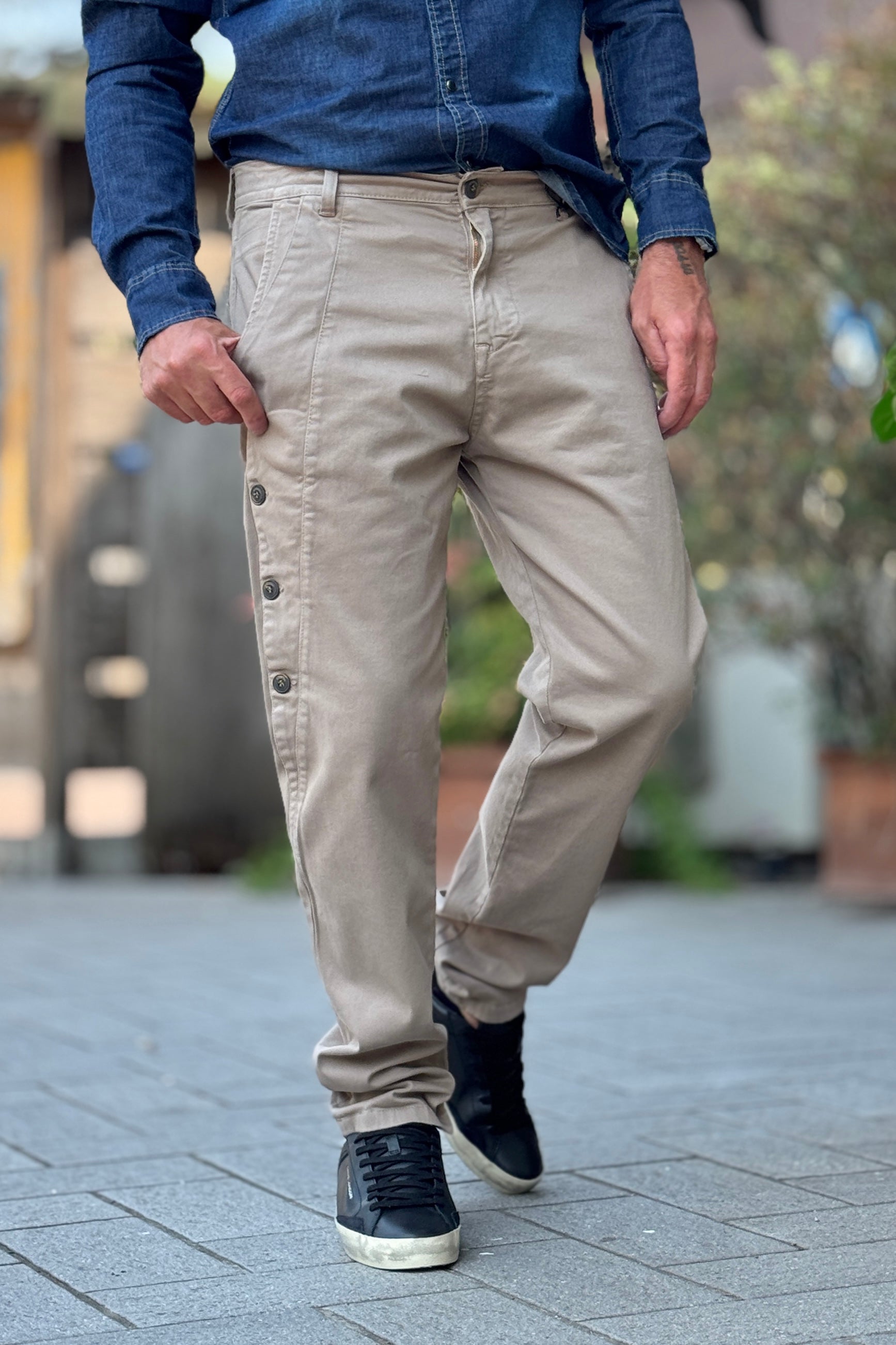 XAGON MAN PANTALONE BOTTONI DISPONIBILE IN 2 COLORI
