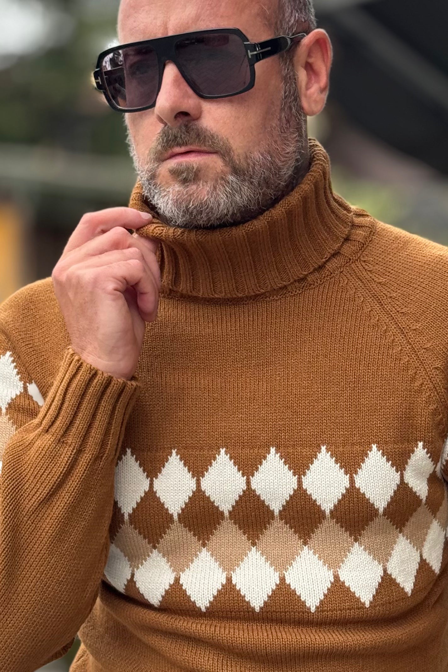 TELAMIRA MAGLIA COLLO ALTO MOTIVO ROMBO DISPONIBILE IN 2 COLORI