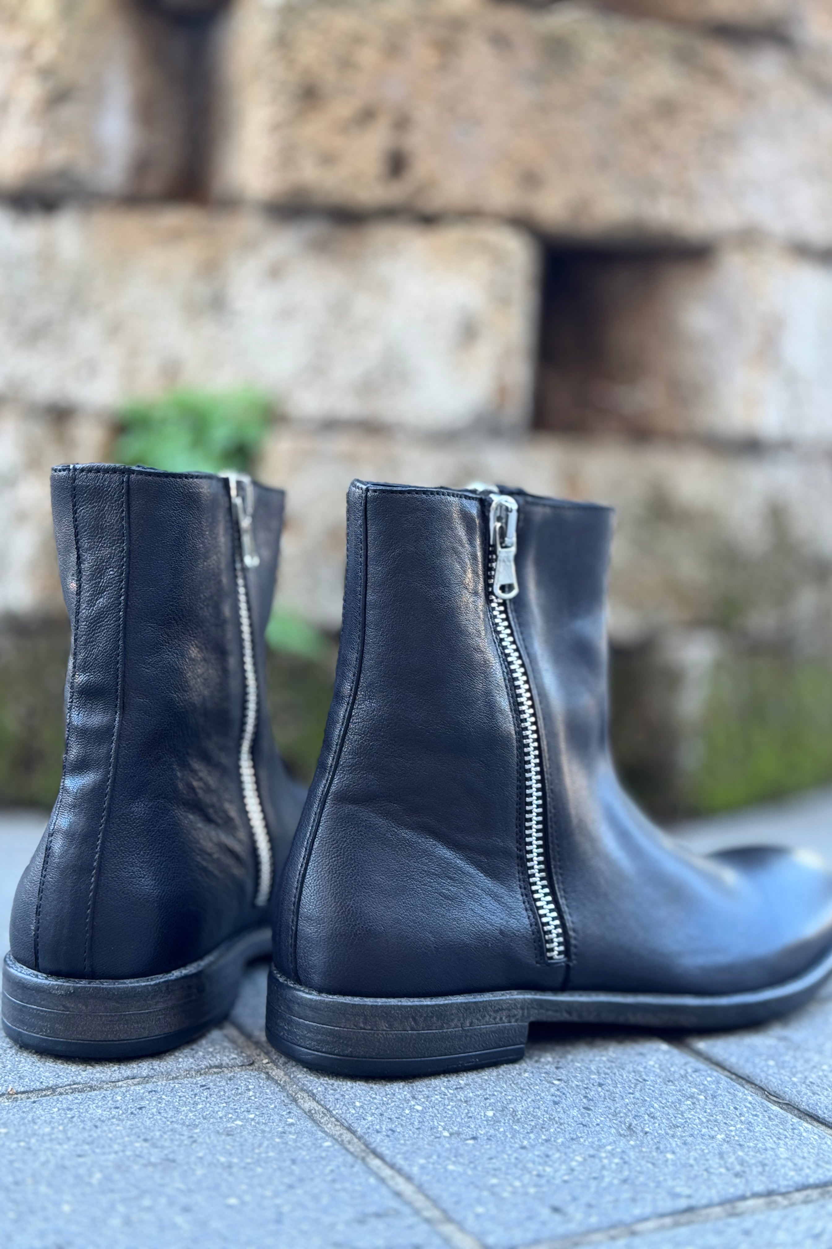 EN AVANCE STIVALETTO IN PELLE CON ZIP AMBO LATI