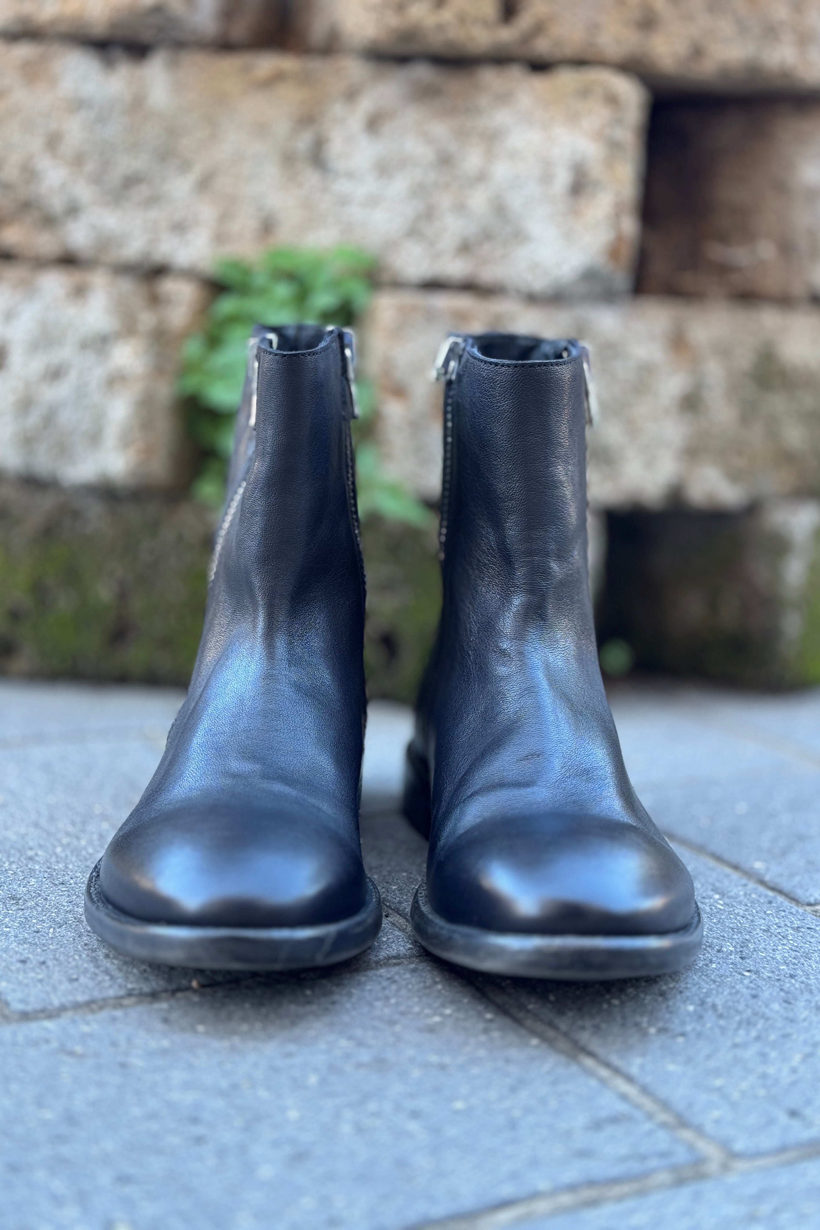 EN AVANCE STIVALETTO IN PELLE CON ZIP AMBO LATI