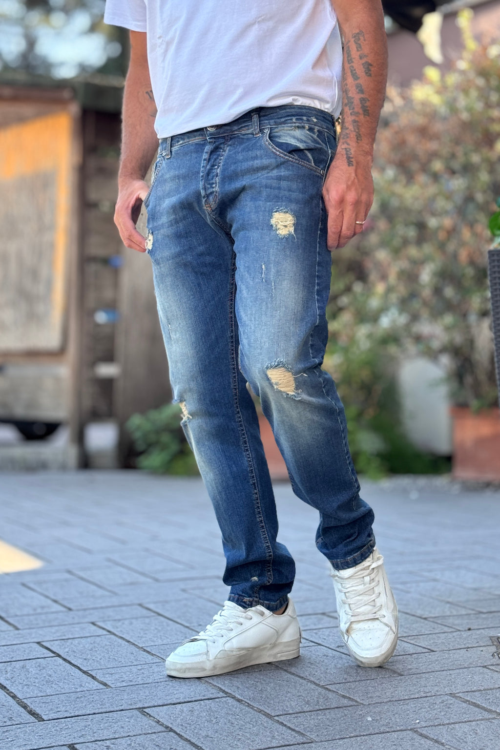 TELAMIRA JEANS CON ABRASIONI E ROTTURE