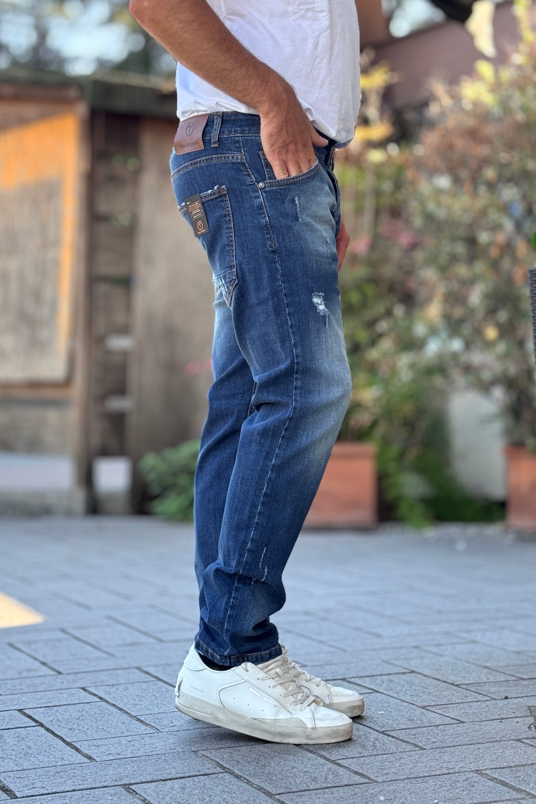 TELAMIRA JEANS CON ABRASIONI LAVAGGIO MEDIO CHIARO