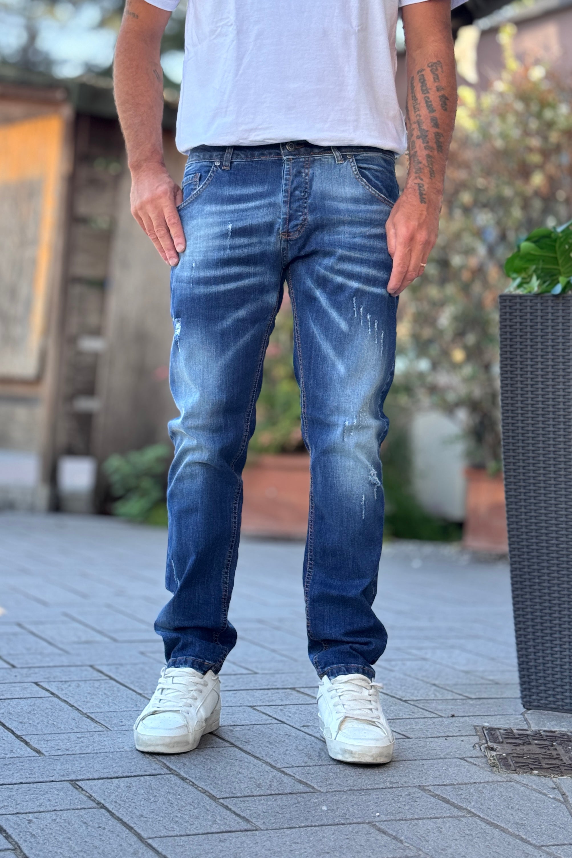 TELAMIRA JEANS CON ABRASIONI LAVAGGIO MEDIO CHIARO