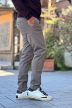 TELAMIRA PANTALONE CHINO - FANGO