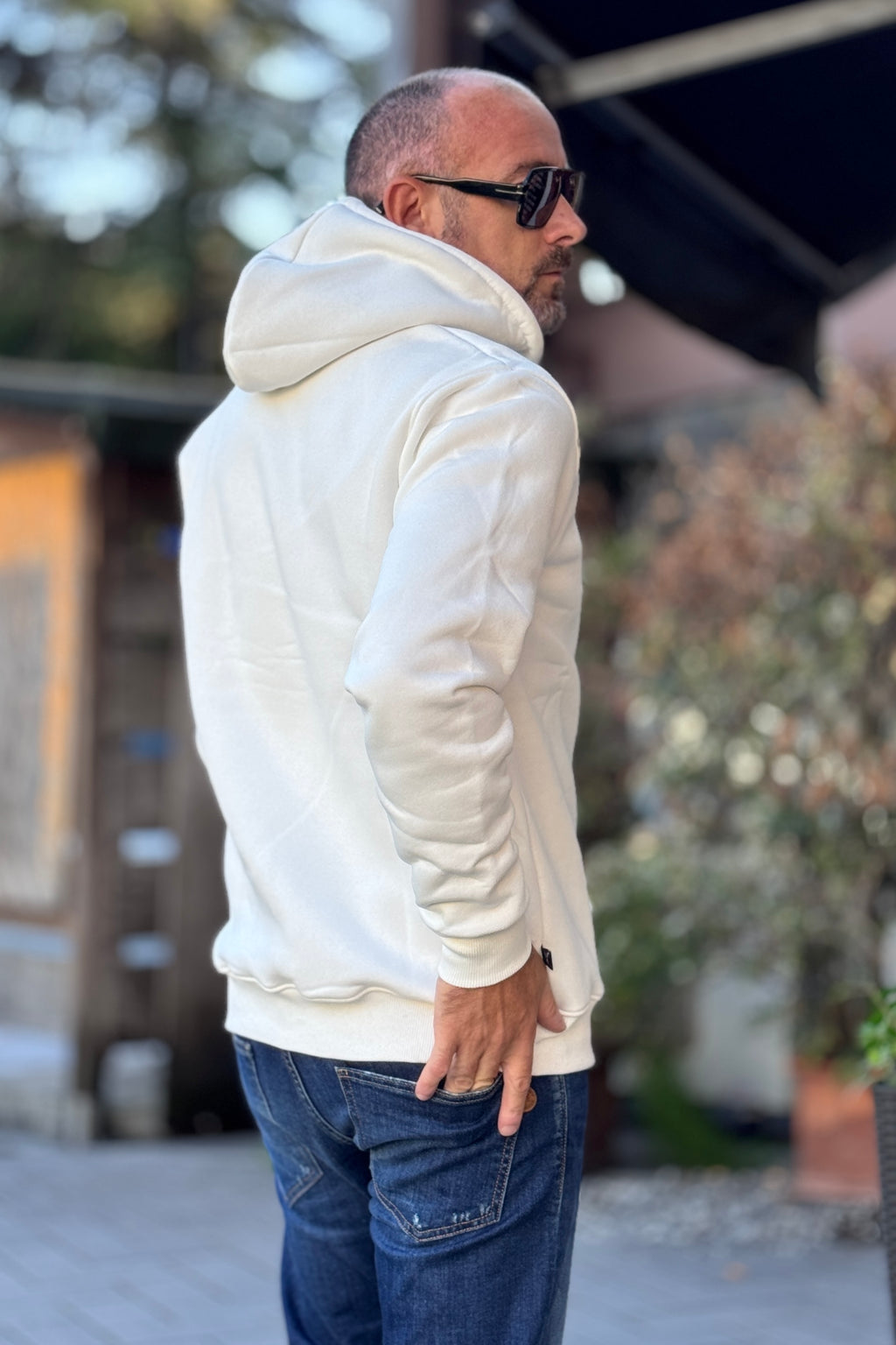 V2 FELPA CAPPUCCIO TEDDY PATCH - BIANCO