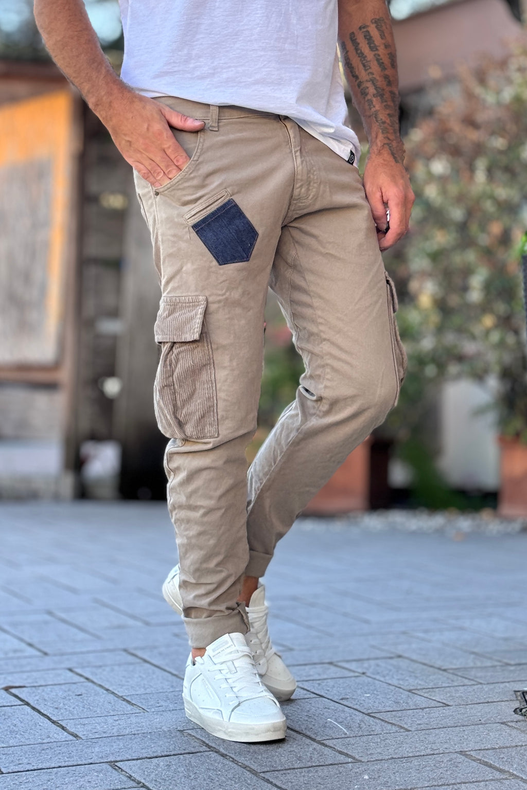 V2 PANTALONE CARGO CON TASCA VELLUTO - TORTORA