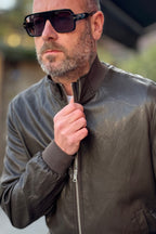 TELAMIRA BOMBER IN ECOPELLE CON COLLO IN PISTAGNA DISPONIBILE IN 2 COLORI - Mania Fashion Clothing