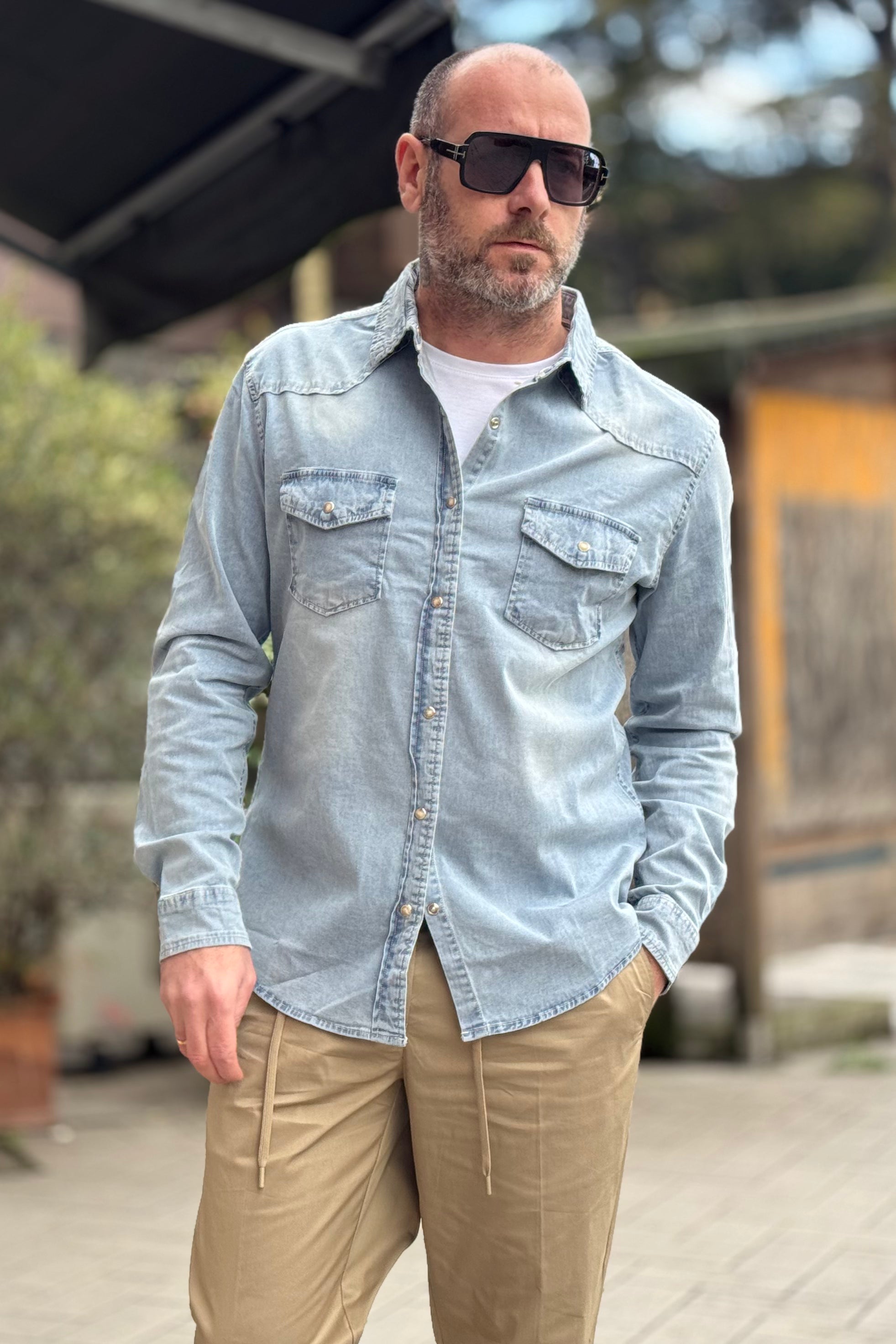 TELAMIRA CAMICIA IN JEANS CON BOTTONE MADRE PERLA