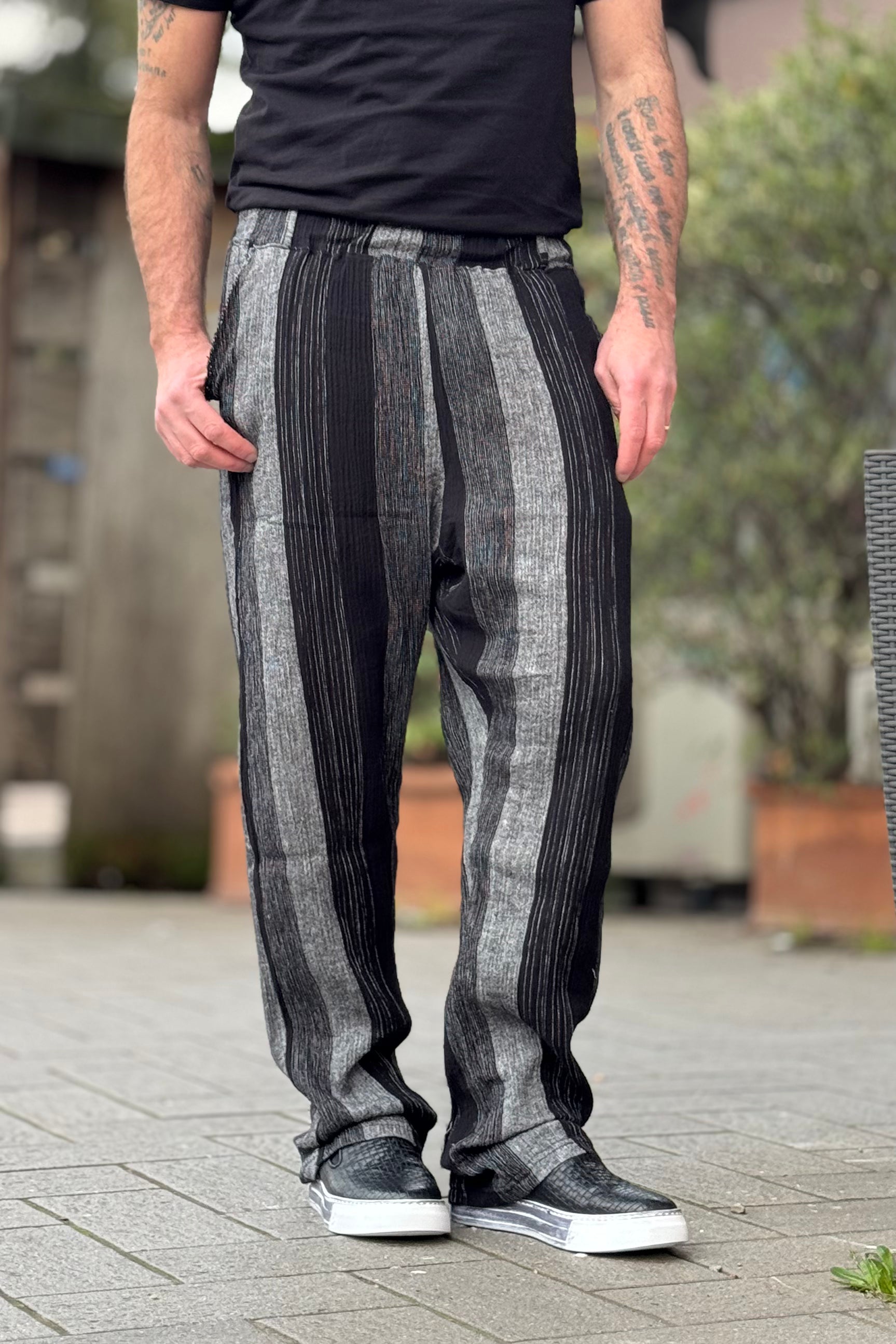 XAGON MAN PANTALONE LARGO A RIGHE