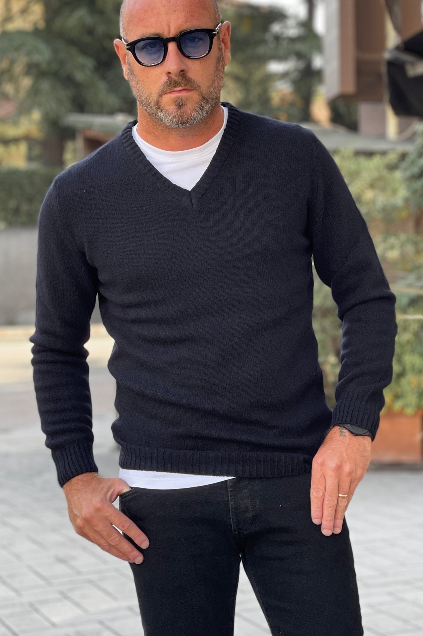 Officina 36 V-neck wool sweater in blue (Autumn/Winter 23)