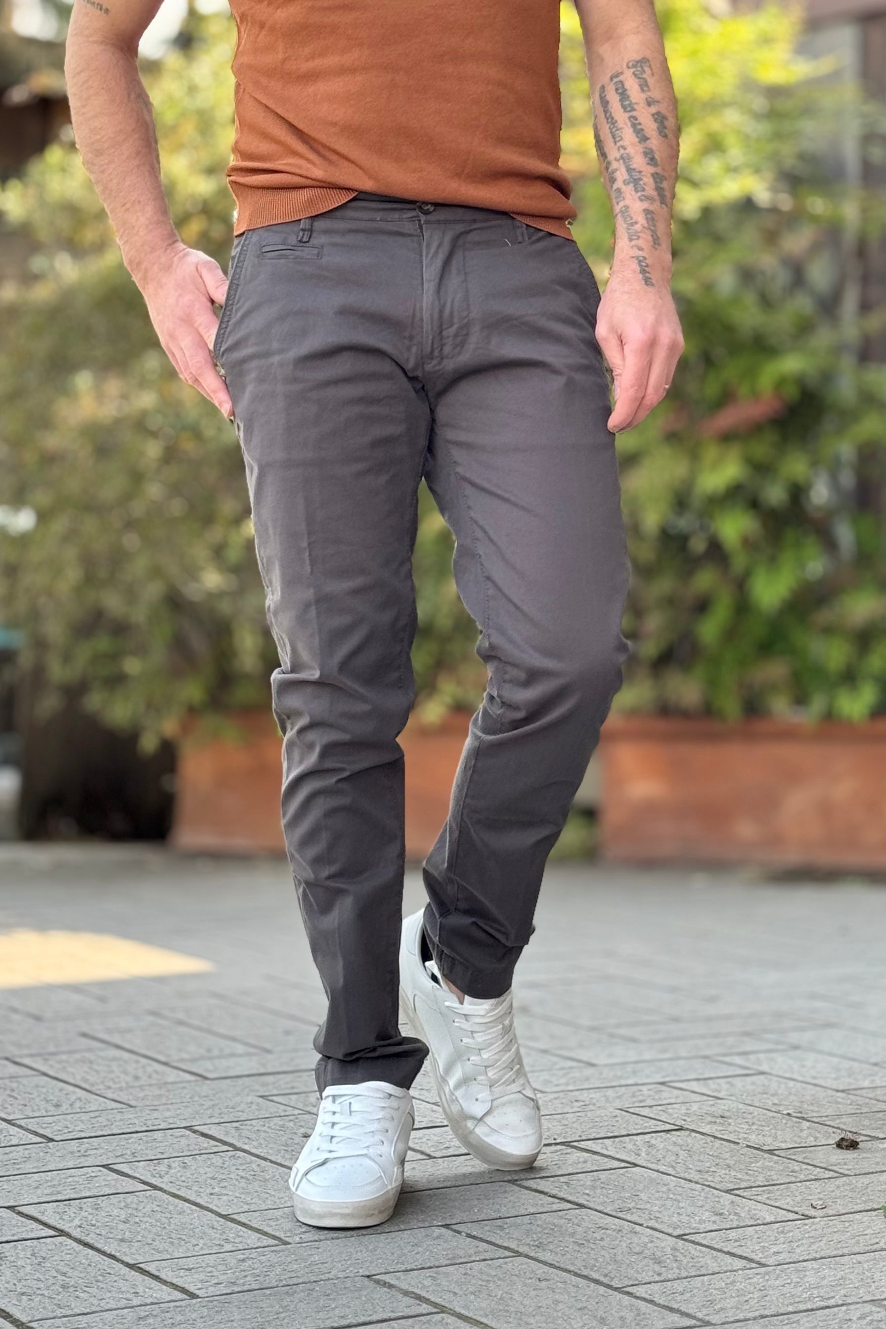 Officina 36 2580C Chino trousers available in 2 colours