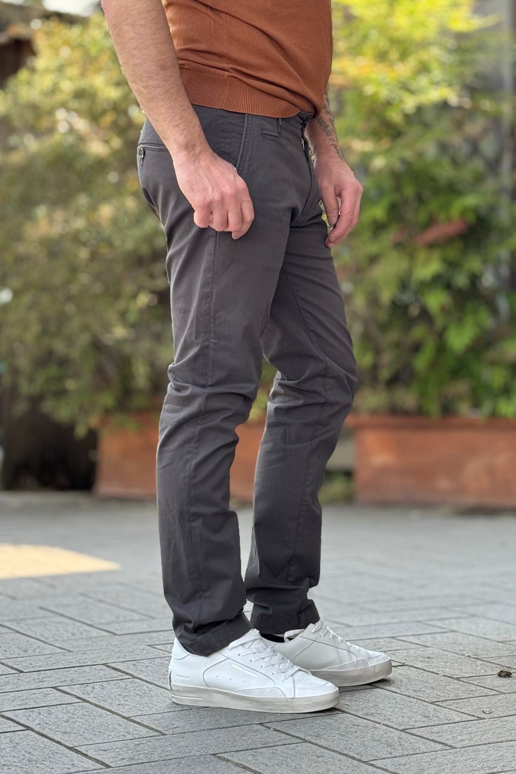 Officina 36 2580C Chino trousers available in 2 colours