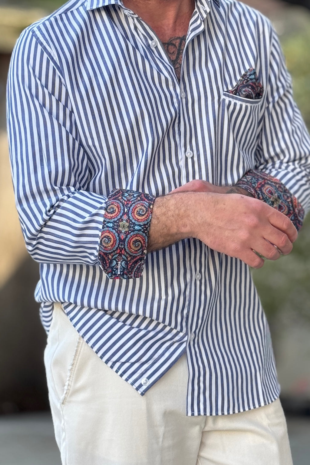V2 Camicia riga con taschino pochette